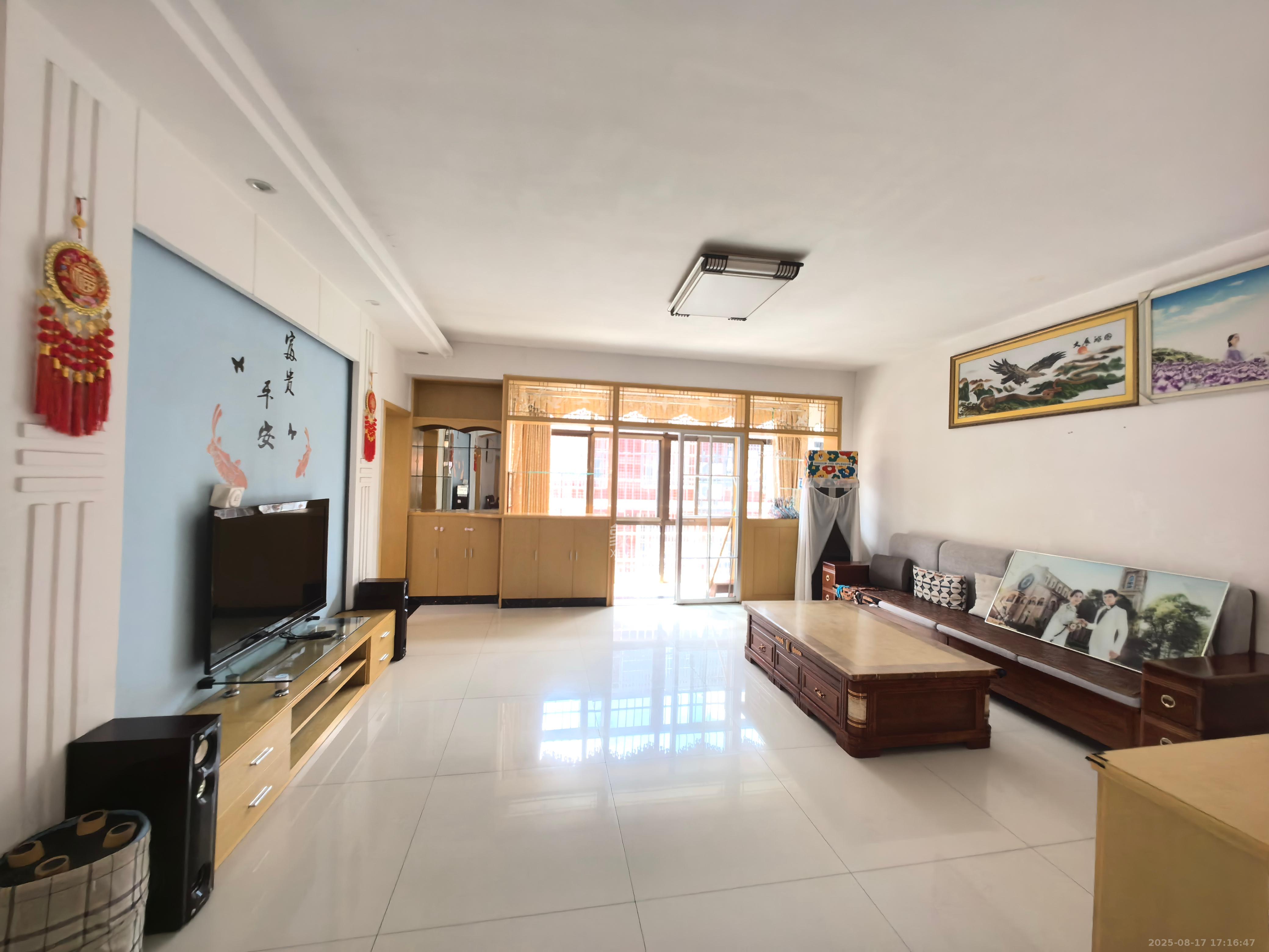 城西安置小区 3室2厅2卫 1500.0元/月 城西安置小区 3室2厅2卫 1500.0元/月室内图