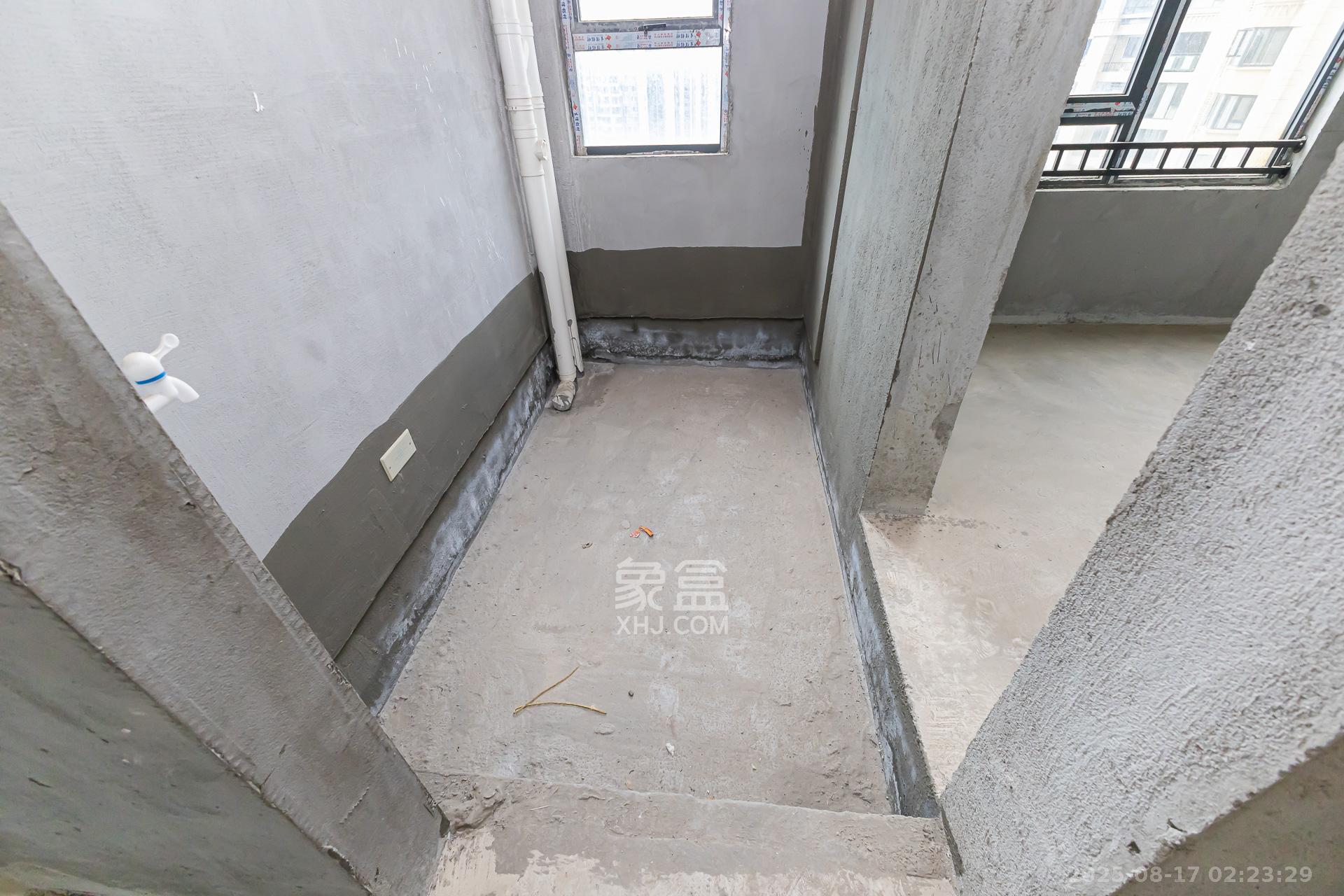明发阅江悦府  4室2厅2卫   102.00万卫生间