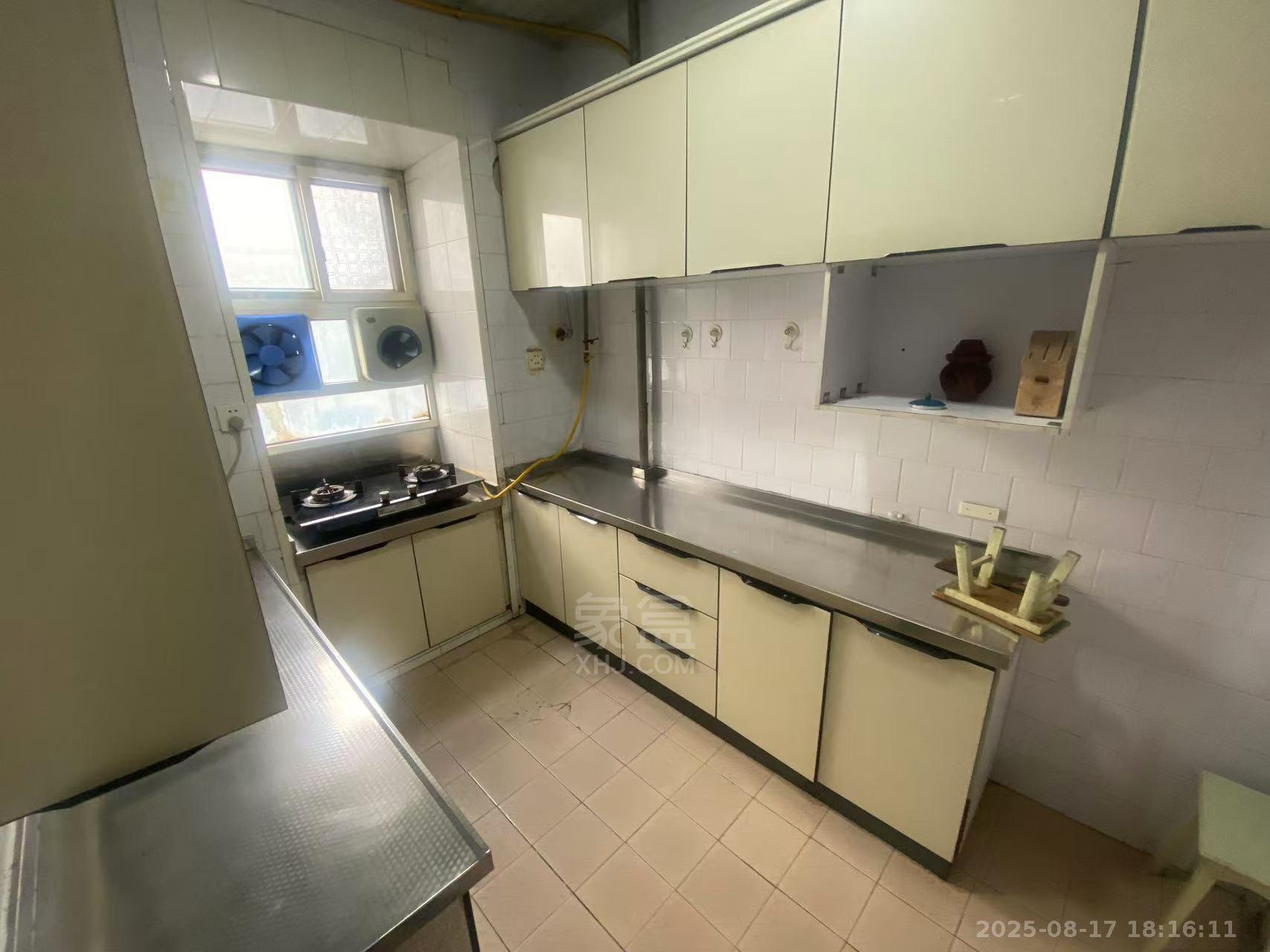 保利高尚小区 3室2厅2卫 1400.0元/月 保利高尚小区 3室2厅2卫 1400.0元/月室内图