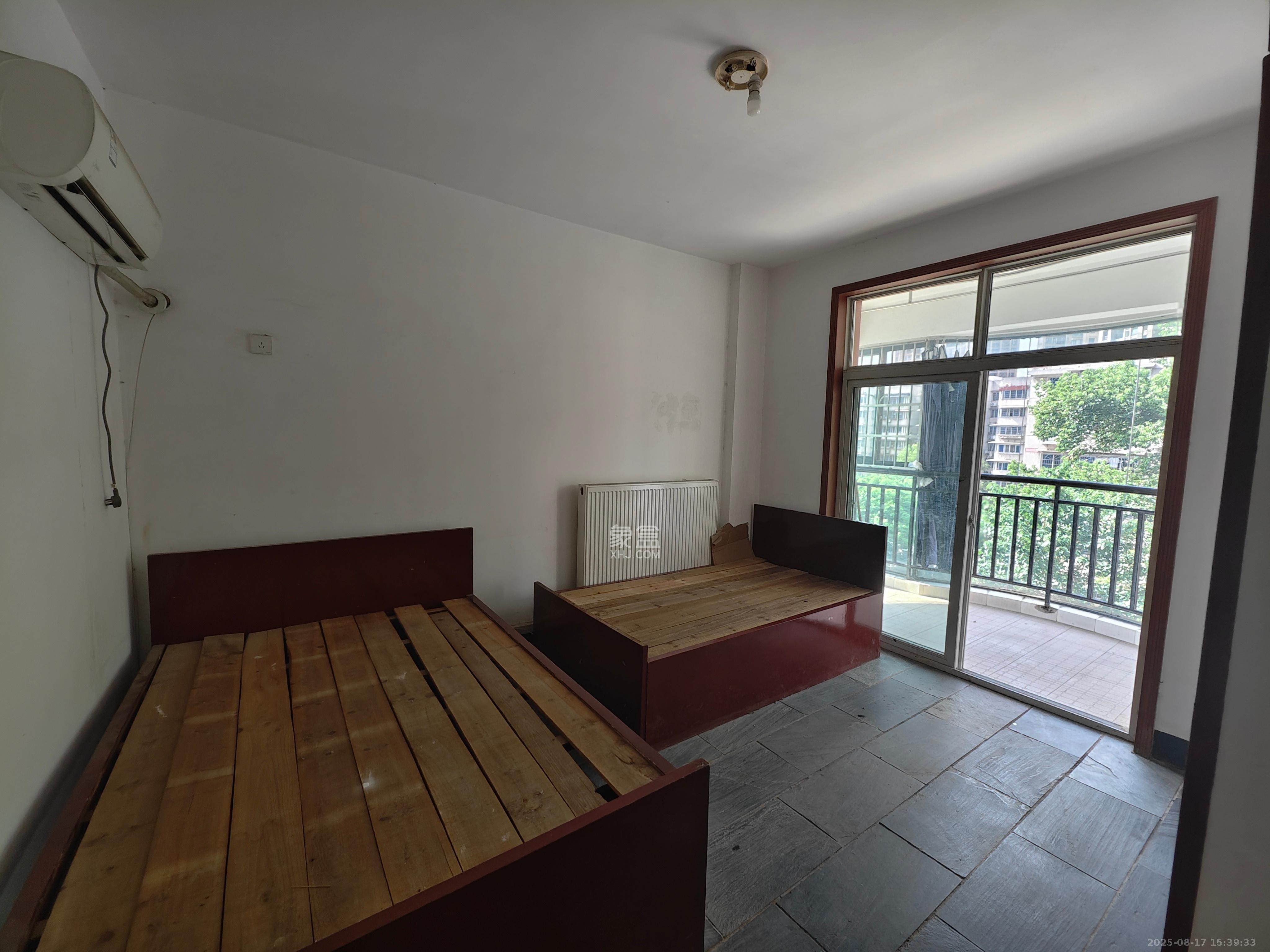 华丽家族  3室2厅2卫   2400.00元/月室内图