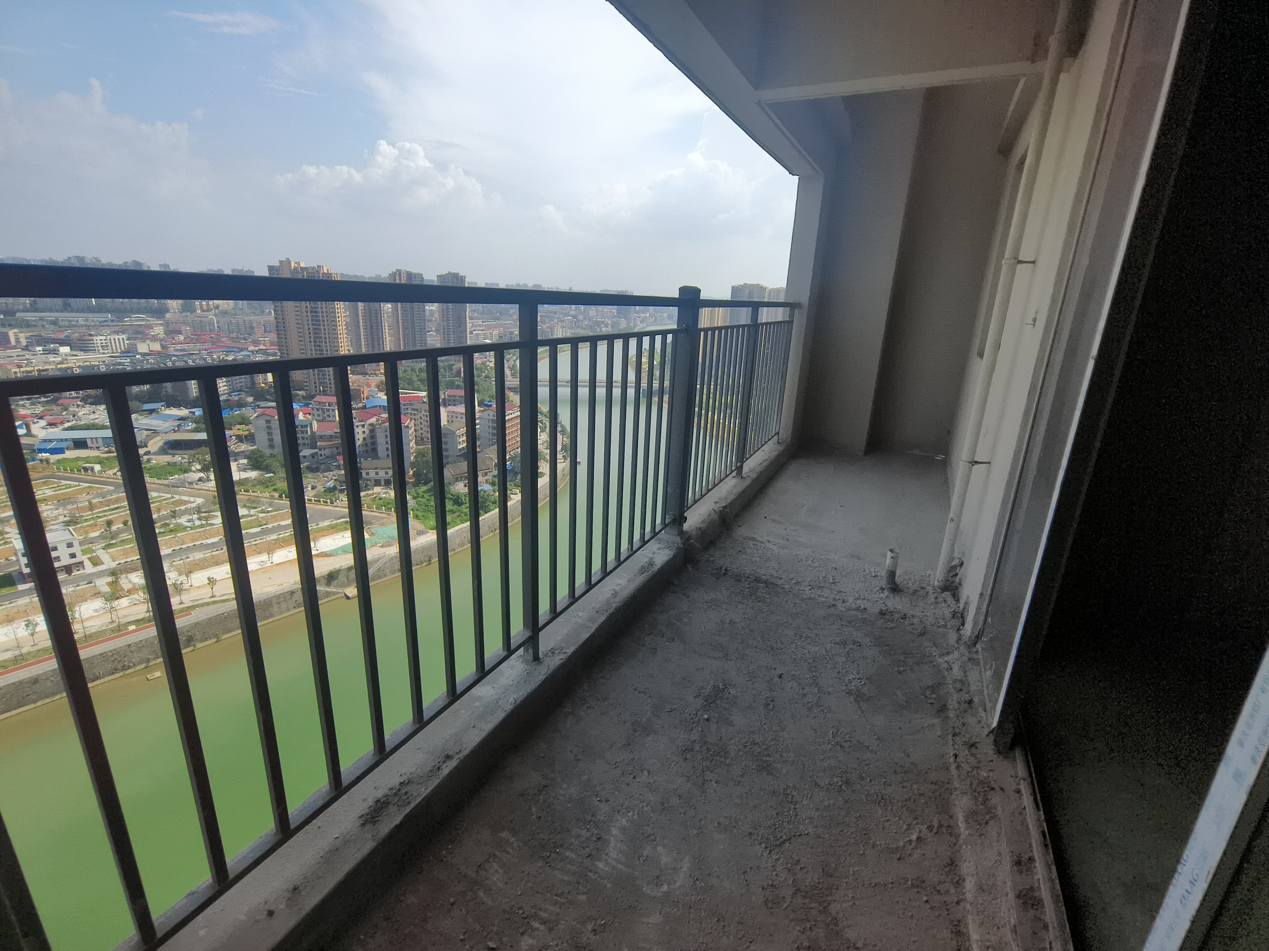 中梁湾田御江府 4室2厅2卫 85.0万 中梁湾田御江府 4室2厅2卫 85.0万客厅