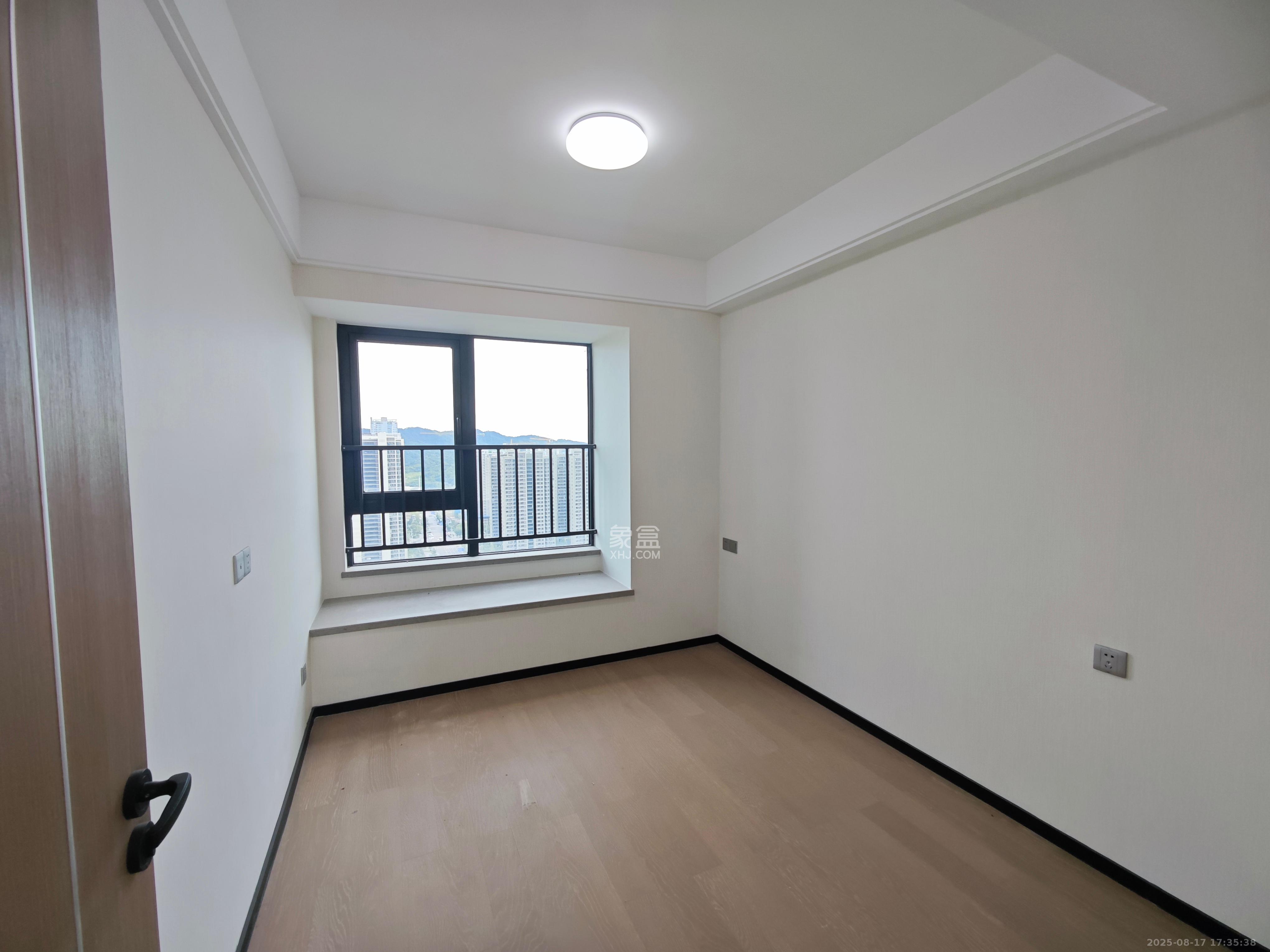 中海麓山境北区 4室2厅2卫 2700.0元/月 中海麓山境北区 4室2厅2卫 2700.0元/月室内图