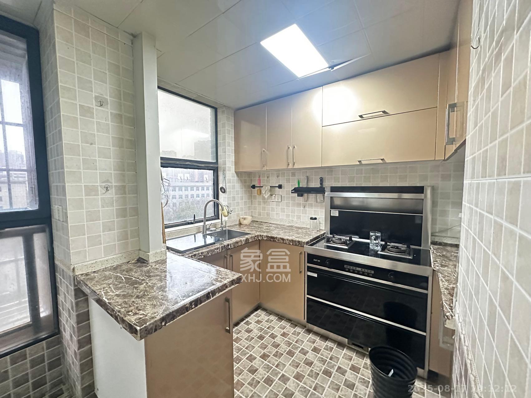 尚城  3室2厅2卫    2300.0元/月 尚城  3室2厅2卫    2300.0元/月室内图