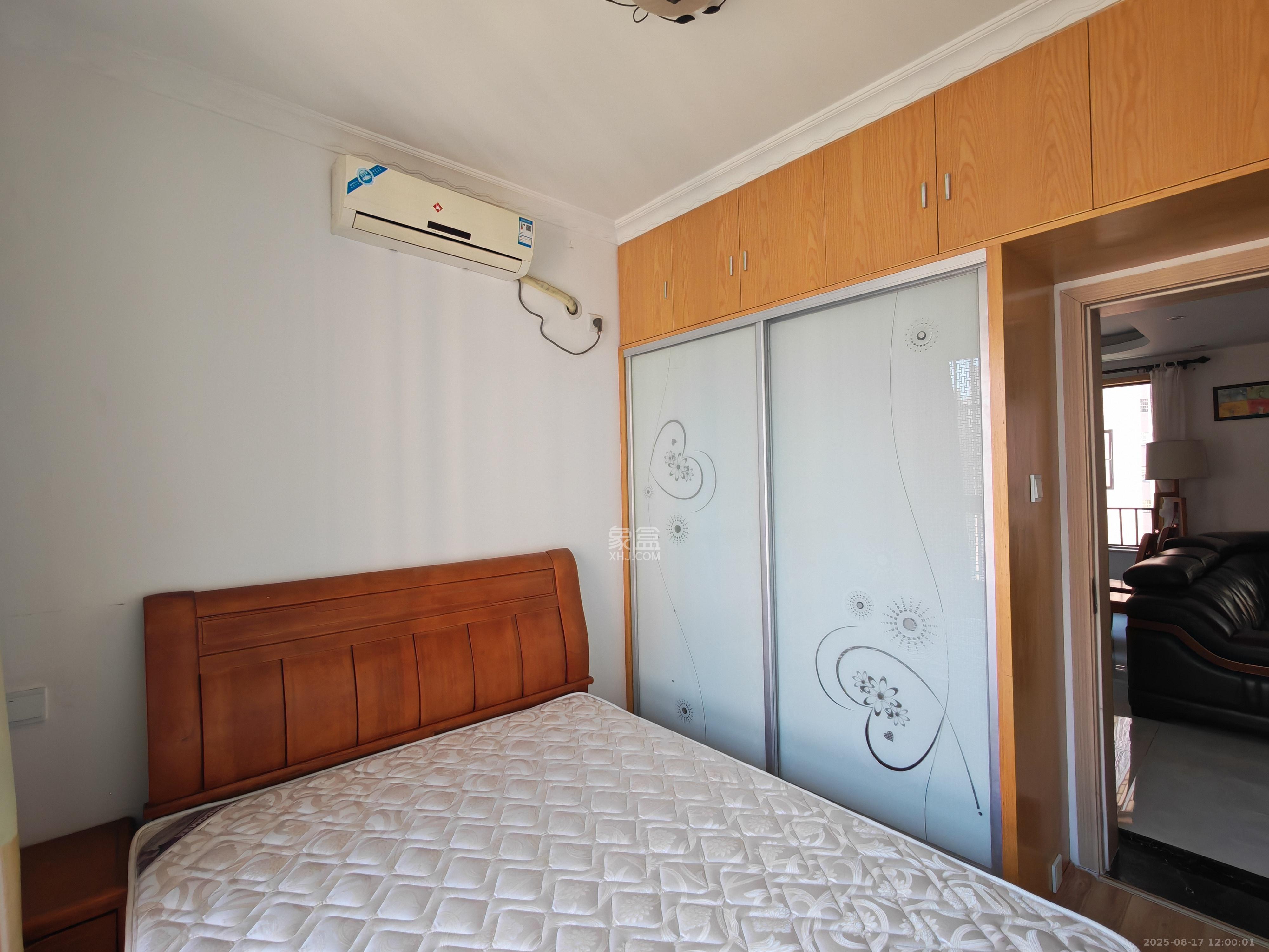 华润凤凰城三期  3室2厅2卫    3000.0元/月 华润凤凰城三期  3室2厅2卫    3000.0元/月室内图