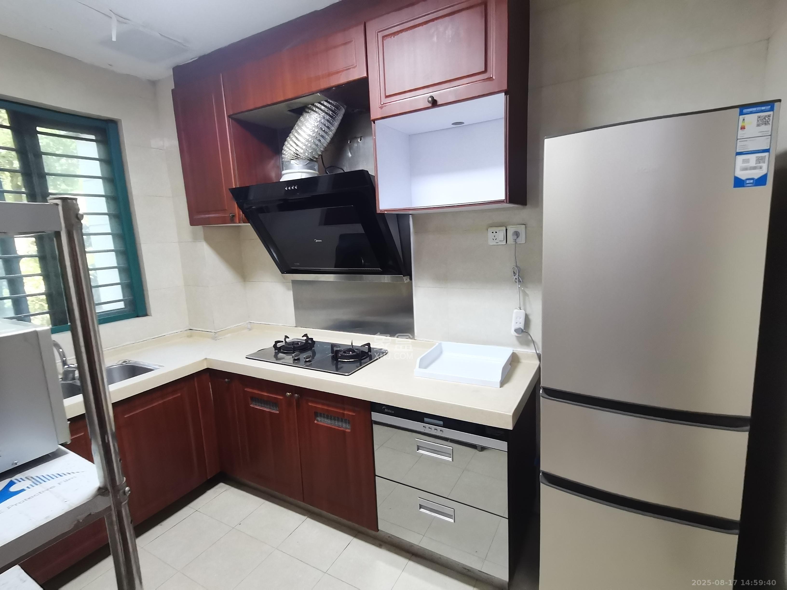 恒大华府  3室2厅1卫    3600.0元/月 恒大华府  3室2厅1卫    3600.0元/月室内图