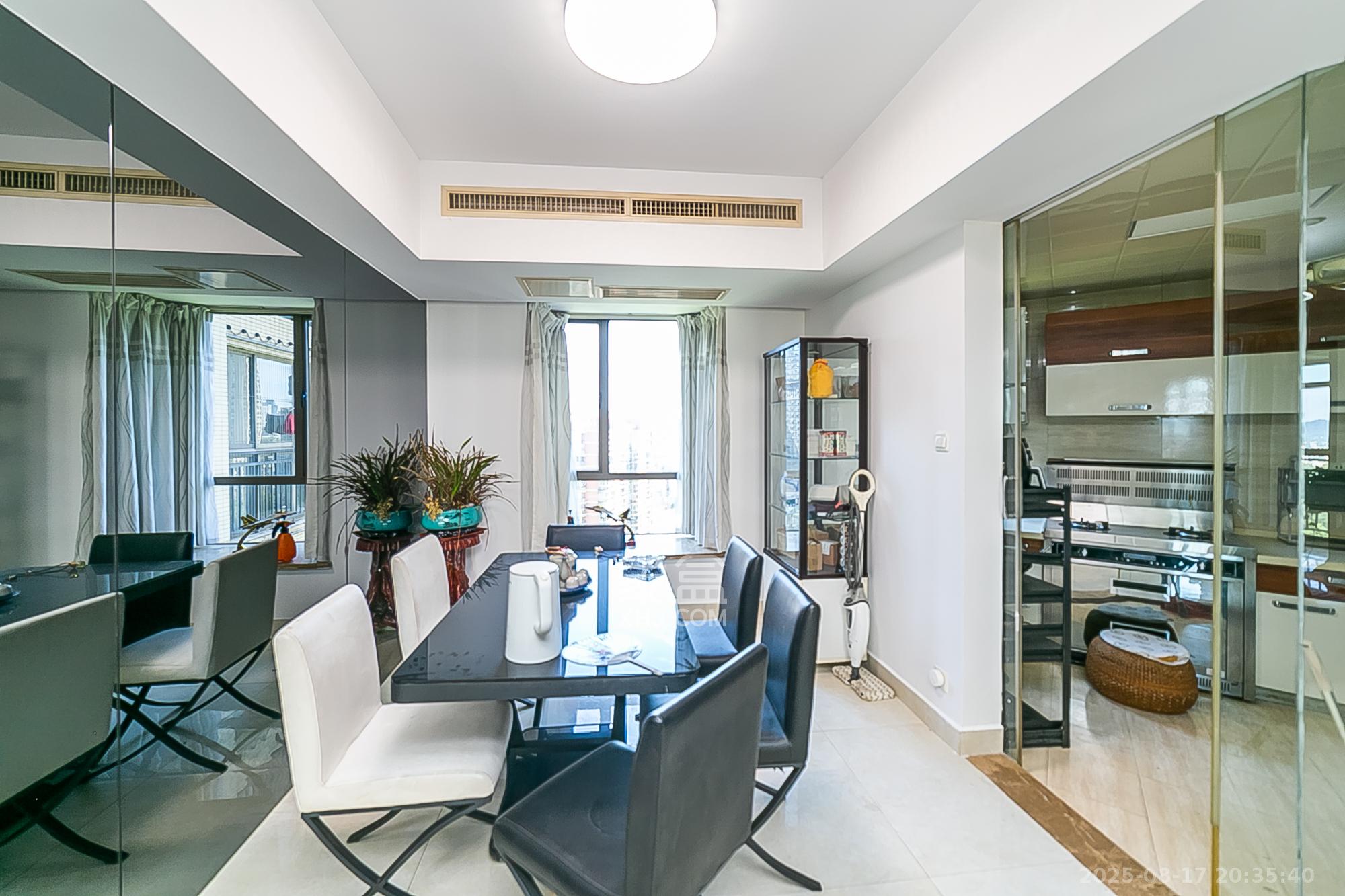 金域南外滩（望江佳园）  4室2厅2卫    210.0万客厅