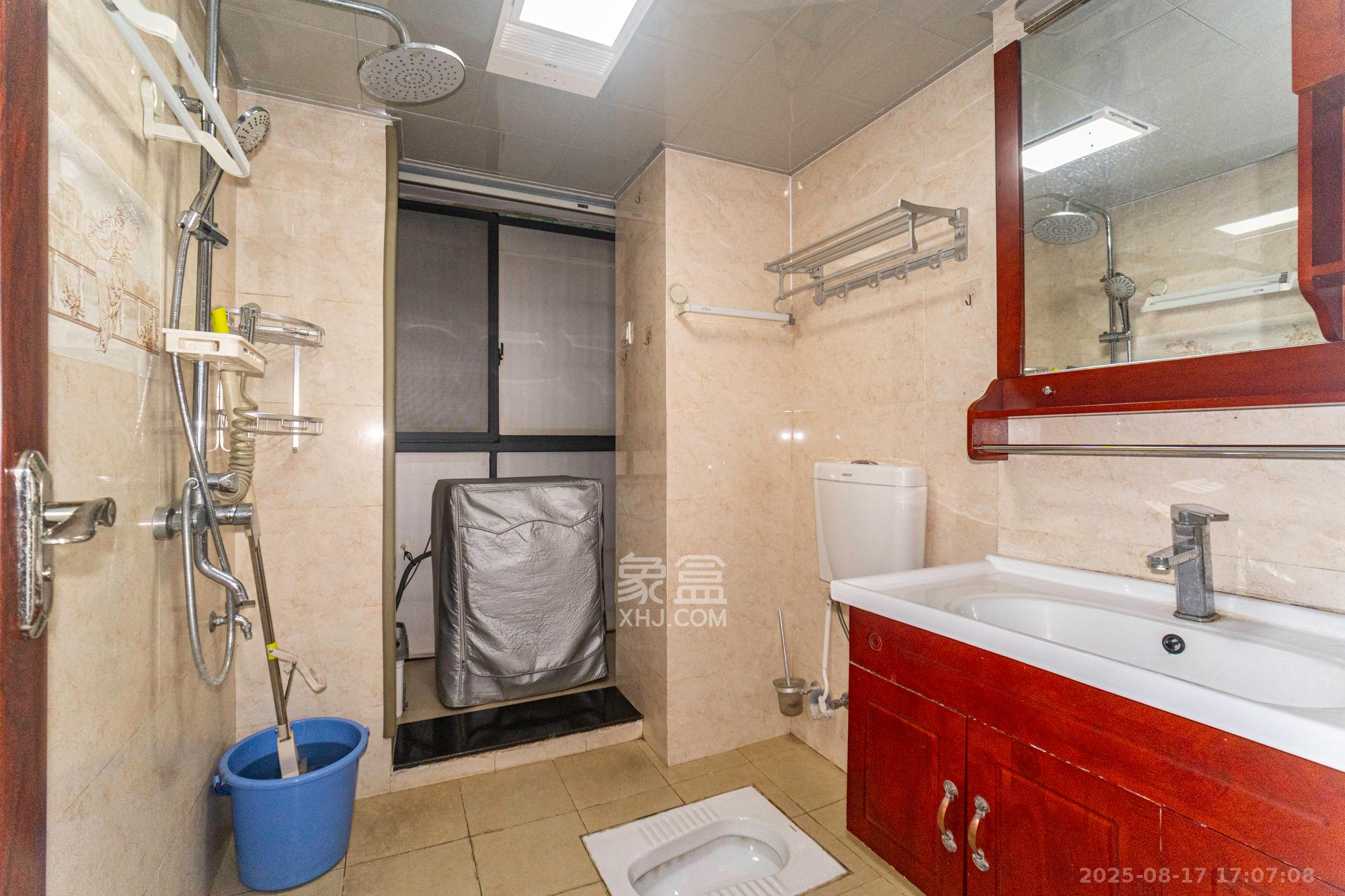 盛地尊域  4室2厅2卫    77.8万卫生间