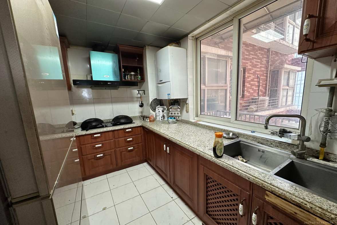 明星村  4室2厅2卫    3200.0元/月 明星村  4室2厅2卫    3200.0元/月室内图