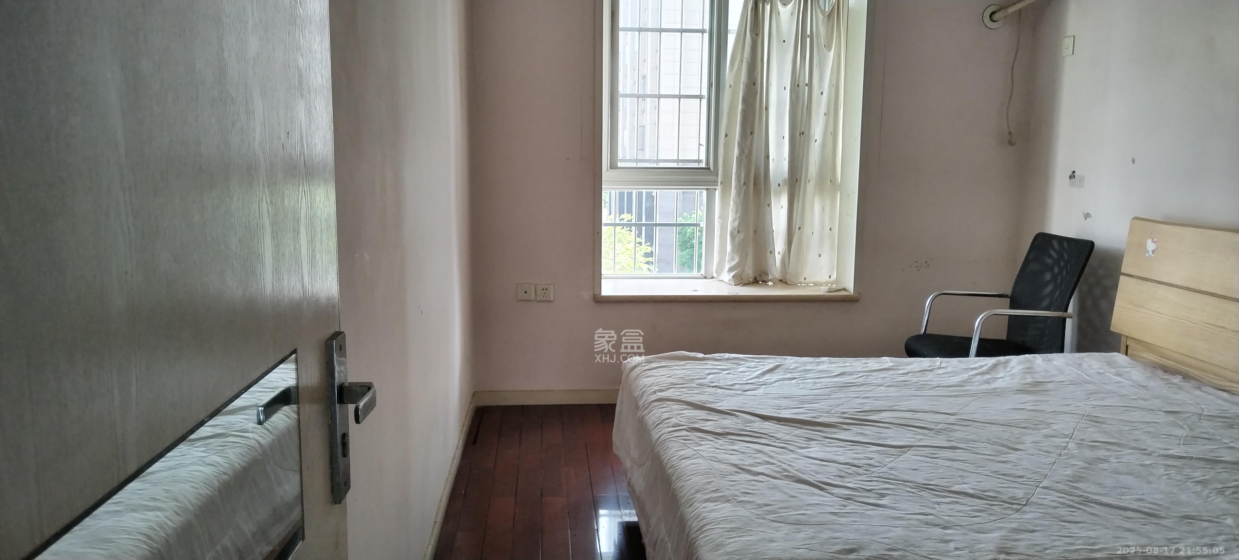 新点苑  4室2厅2卫    1800.0元/月室内图