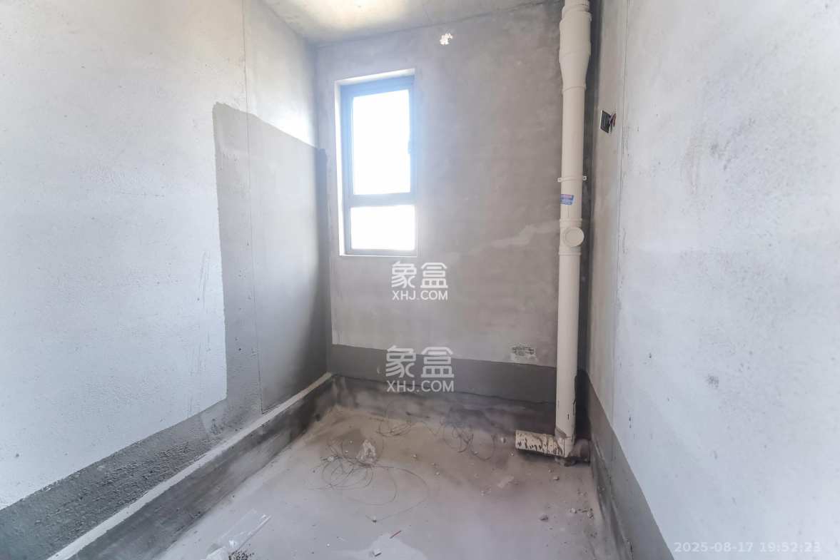 荣盛城 4室2厅2卫 85.8万 荣盛城 4室2厅2卫 85.8万卫生间