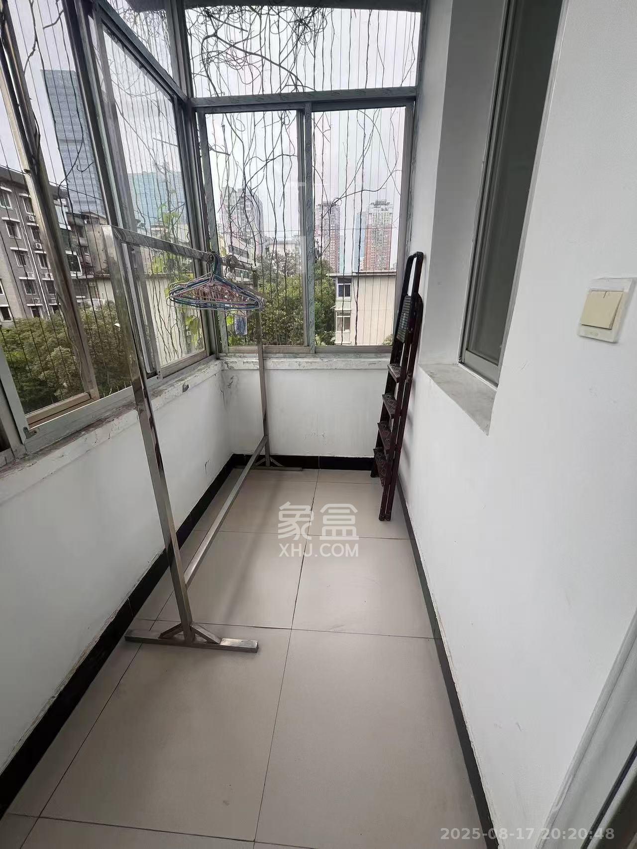 向韶村  2室1厅1卫    1600.0元/月室内图