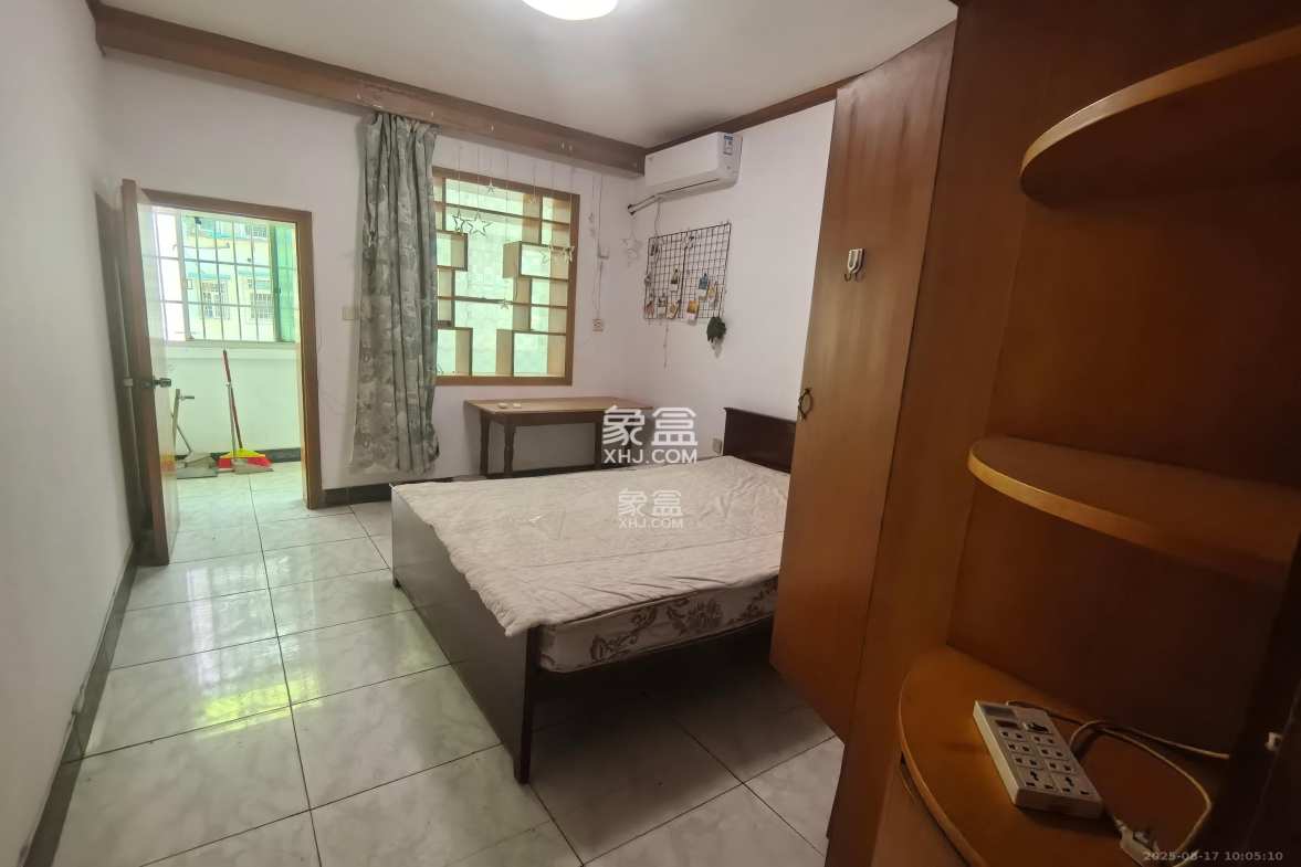 天心物业 1室1厅1卫 1500.0元/月 天心物业 1室1厅1卫 1500.0元/月室内图