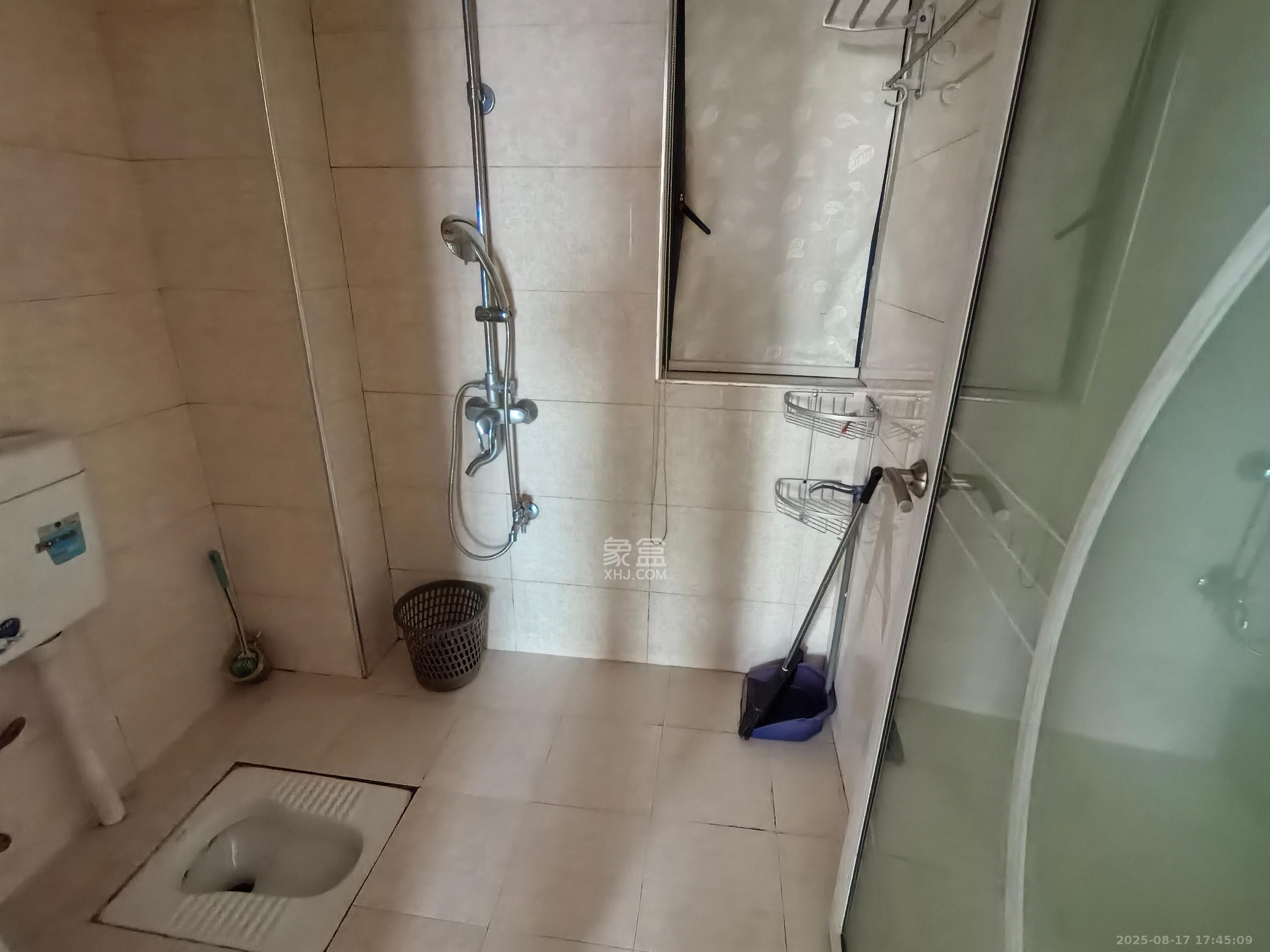 城南故事家园  3室1厅1卫    2000.0元/月 城南故事家园  3室1厅1卫    2000.0元/月室内图1