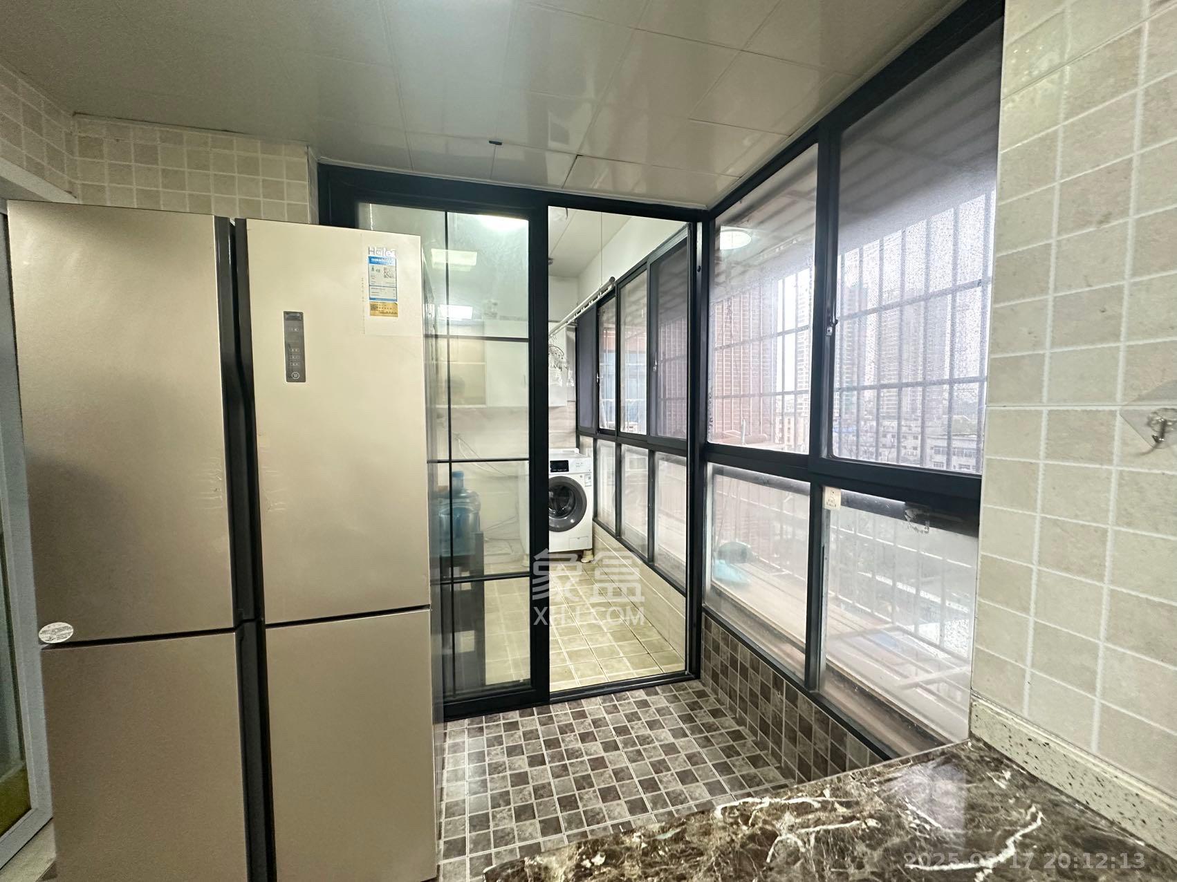 尚城  3室2厅2卫    2300.0元/月 尚城  3室2厅2卫    2300.0元/月室内图