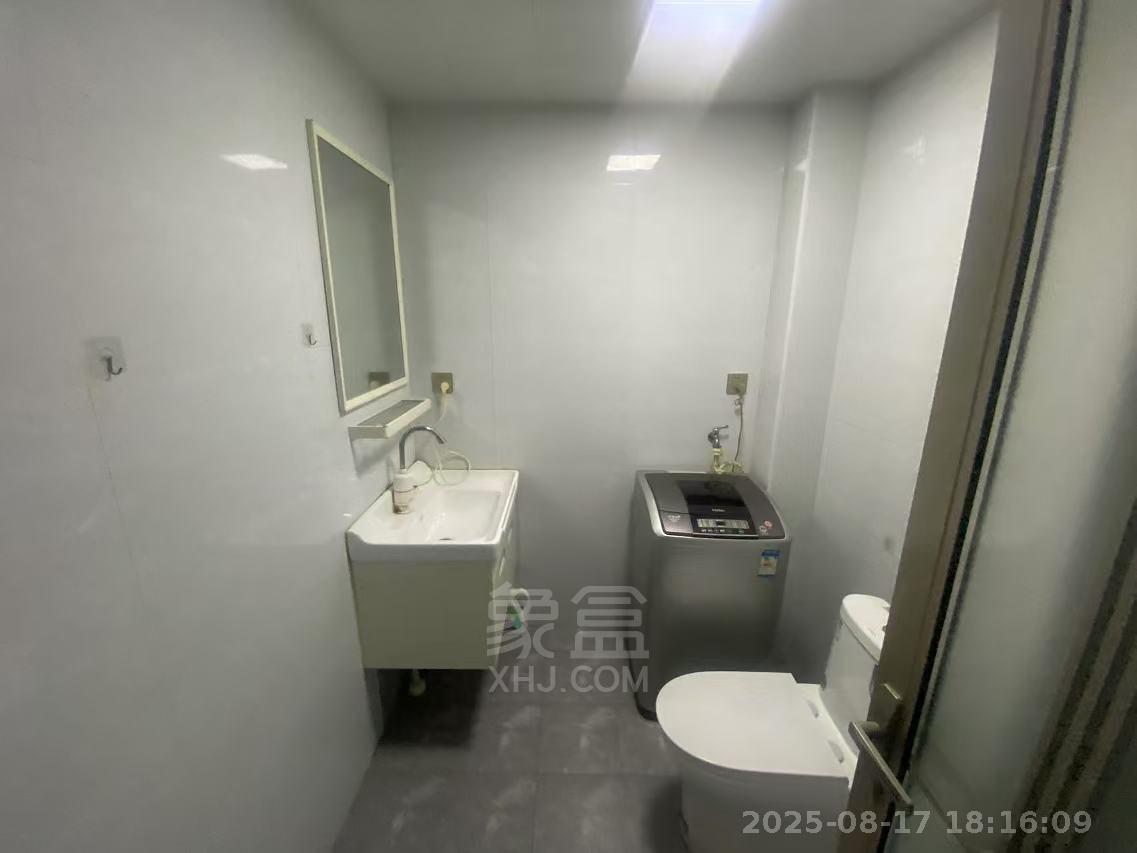 保利高尚小区 3室2厅2卫 1400.0元/月 保利高尚小区 3室2厅2卫 1400.0元/月室内图