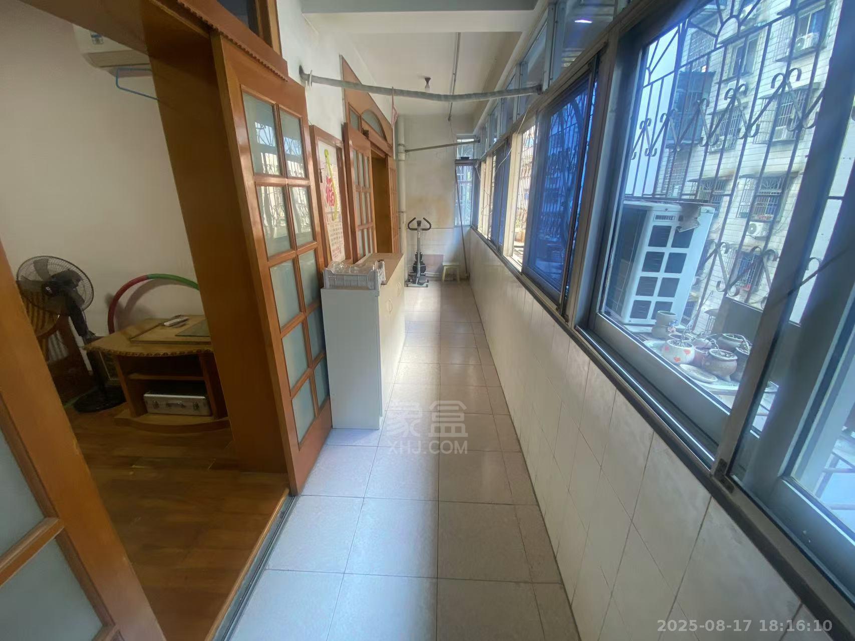 保利高尚小区 3室2厅2卫 1400.0元/月 保利高尚小区 3室2厅2卫 1400.0元/月室内图