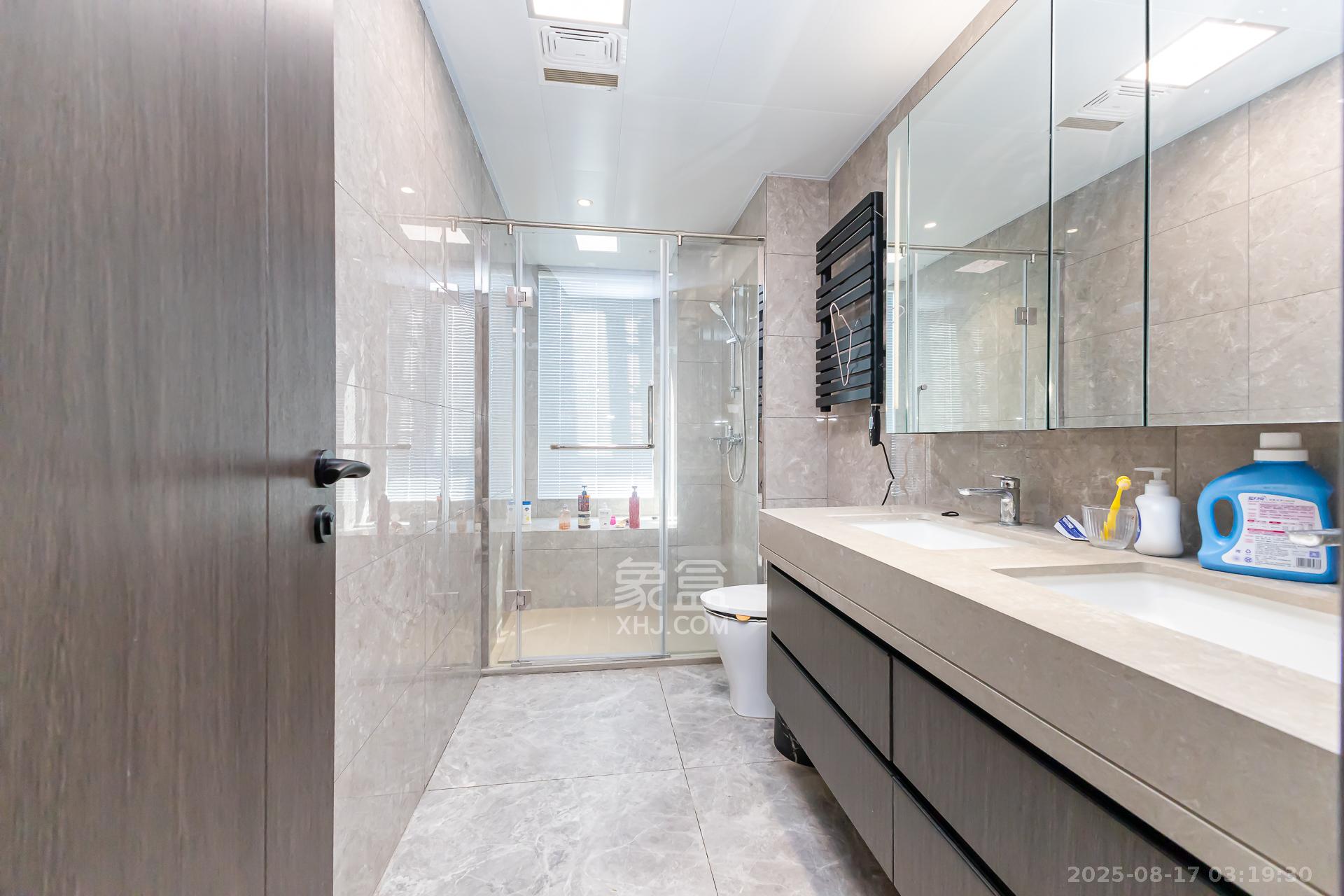 越秀湘江星汇城三期 4室2厅3卫 260.0万 越秀湘江星汇城三期 4室2厅3卫 260.0万卫生间