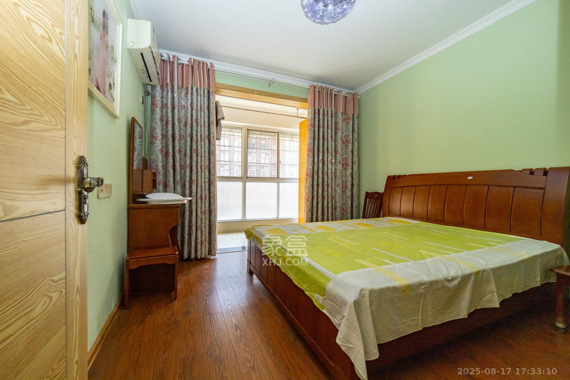 泊林晶城  3室2厅1卫    79.8万卧室