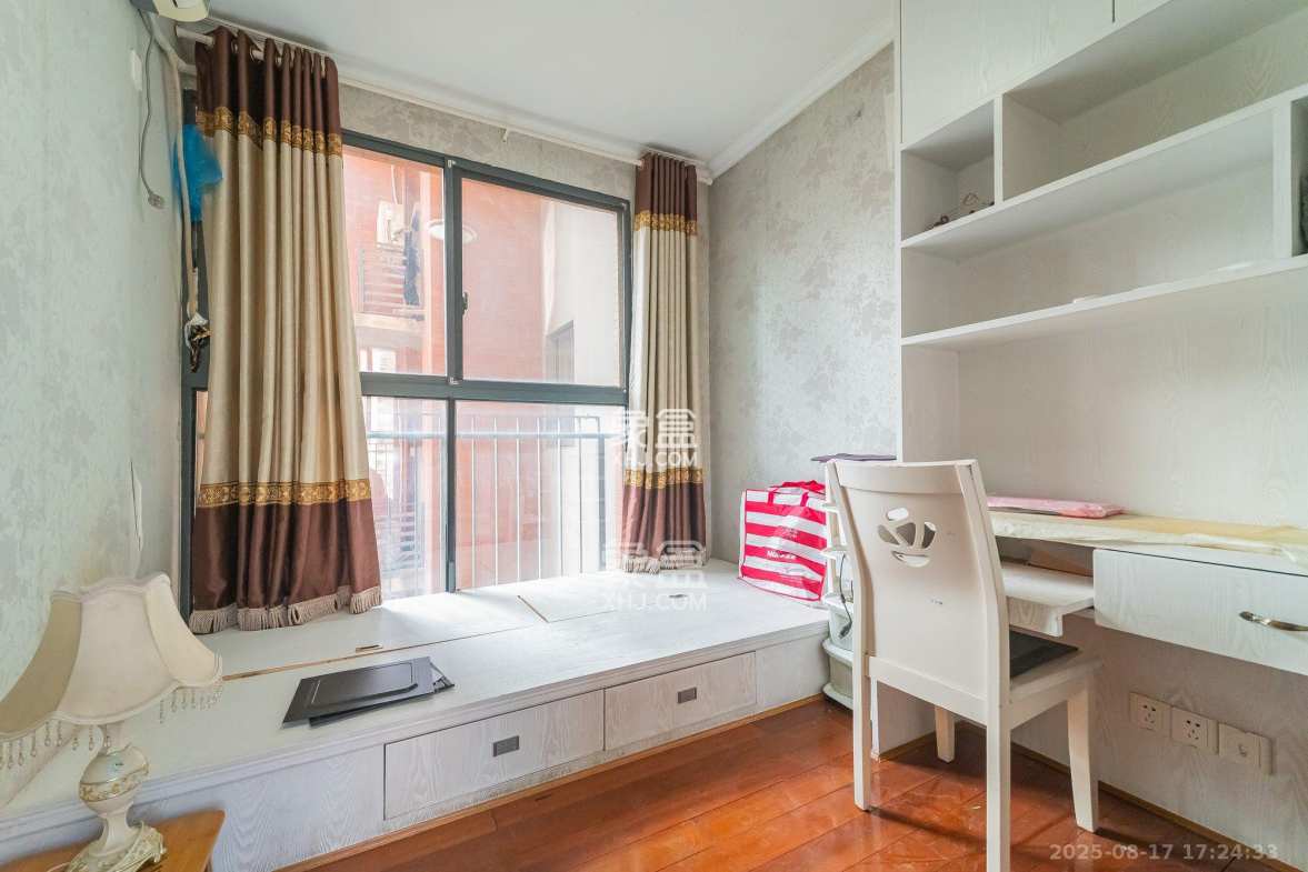 华润凤凰城二期  3室2厅1卫    2000.0元/月 华润凤凰城二期  3室2厅1卫    2000.0元/月室内图