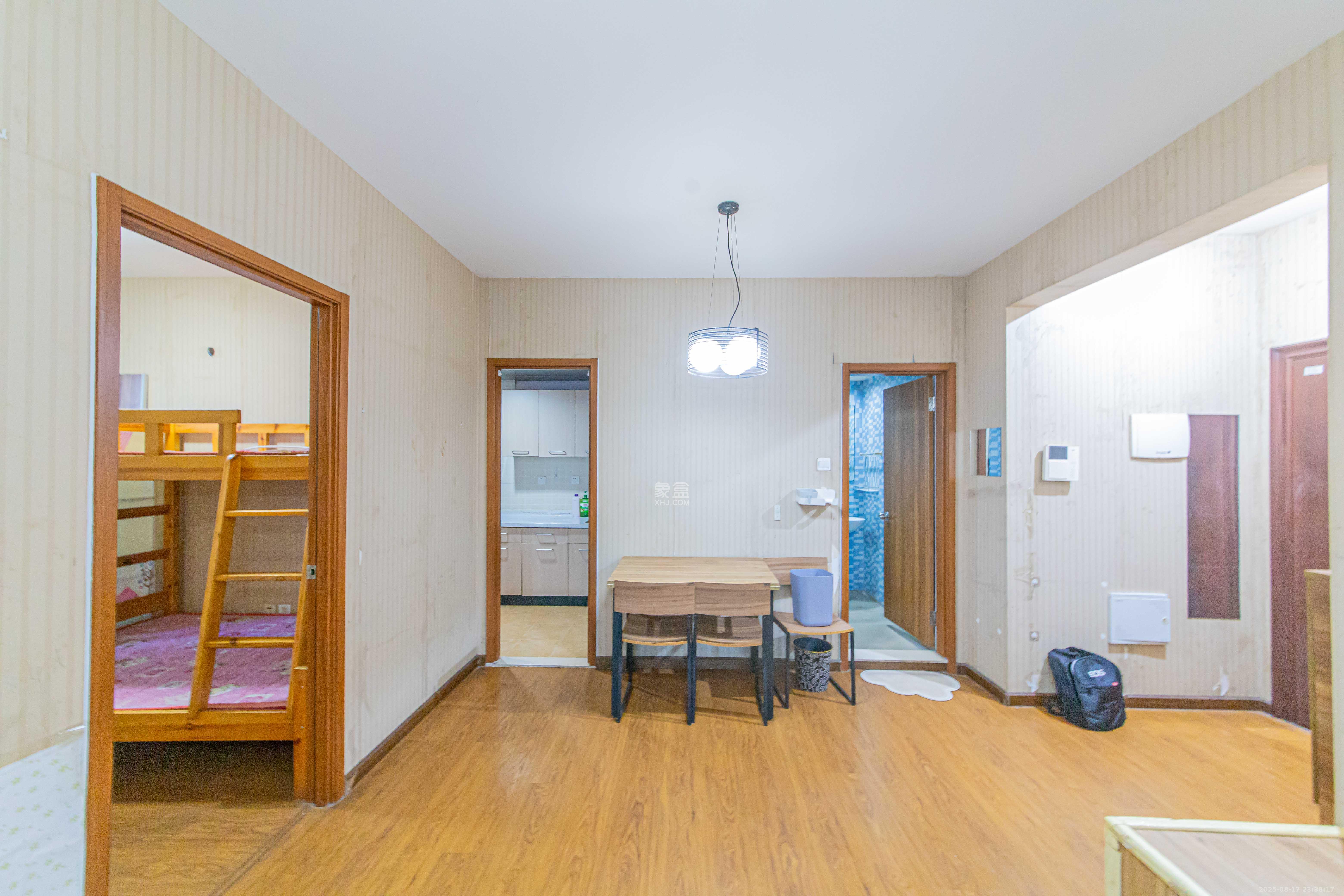 花漾年华（桂花园）  2室2厅1卫   62.00万客厅