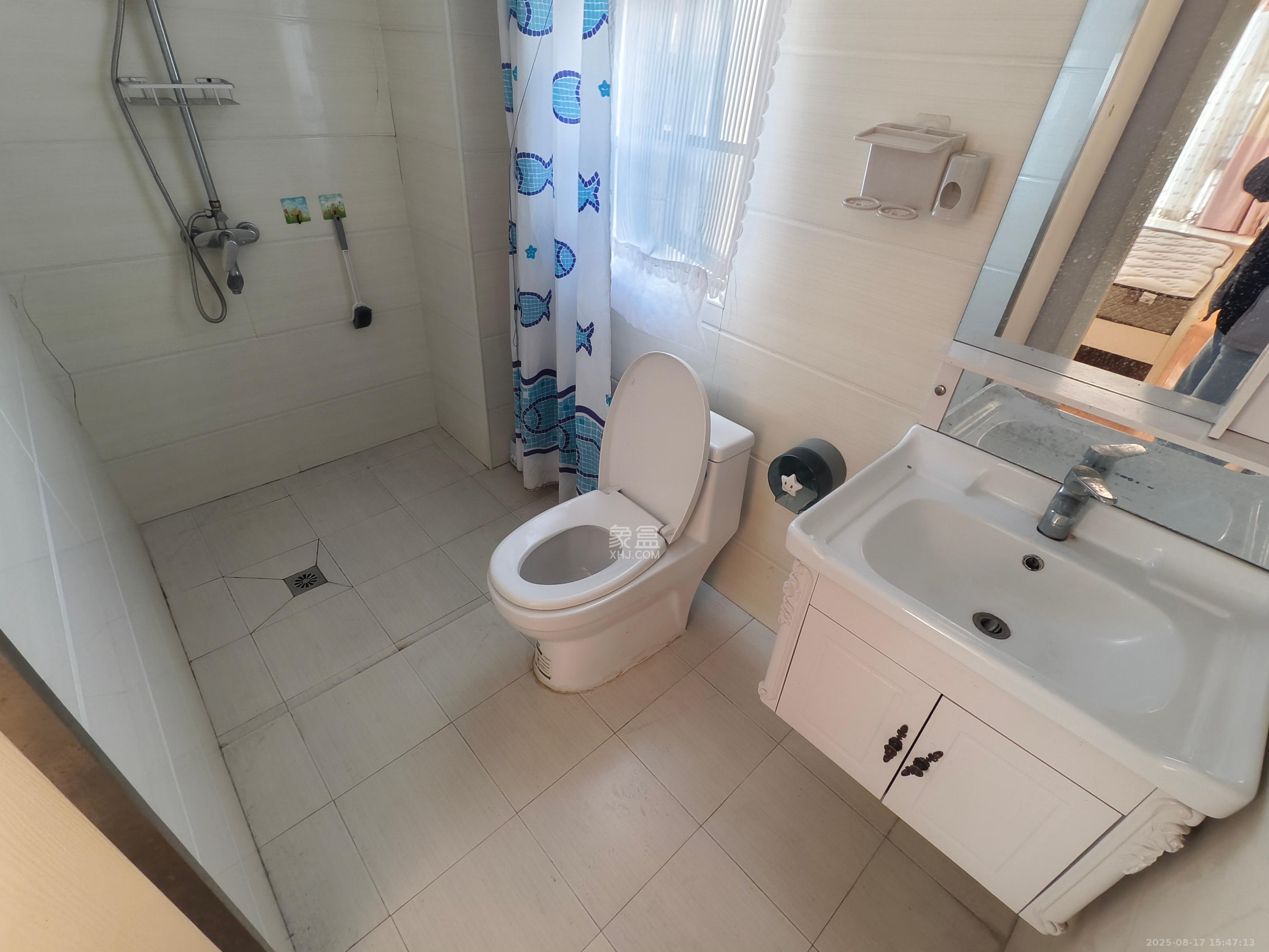 蓝山郡  3室2厅1卫    2600.0元/月 蓝山郡  3室2厅1卫    2600.0元/月室内图