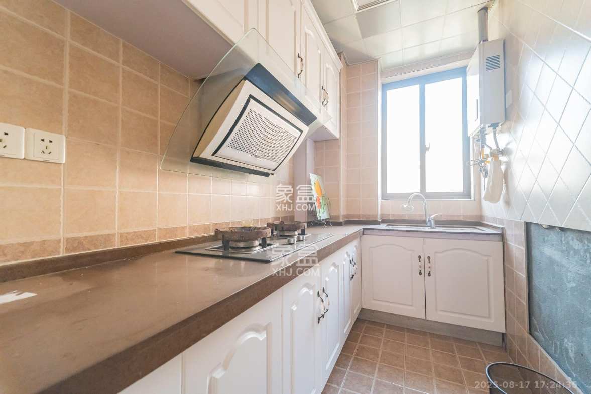 华润凤凰城二期  3室2厅1卫    2000.0元/月 华润凤凰城二期  3室2厅1卫    2000.0元/月室内图