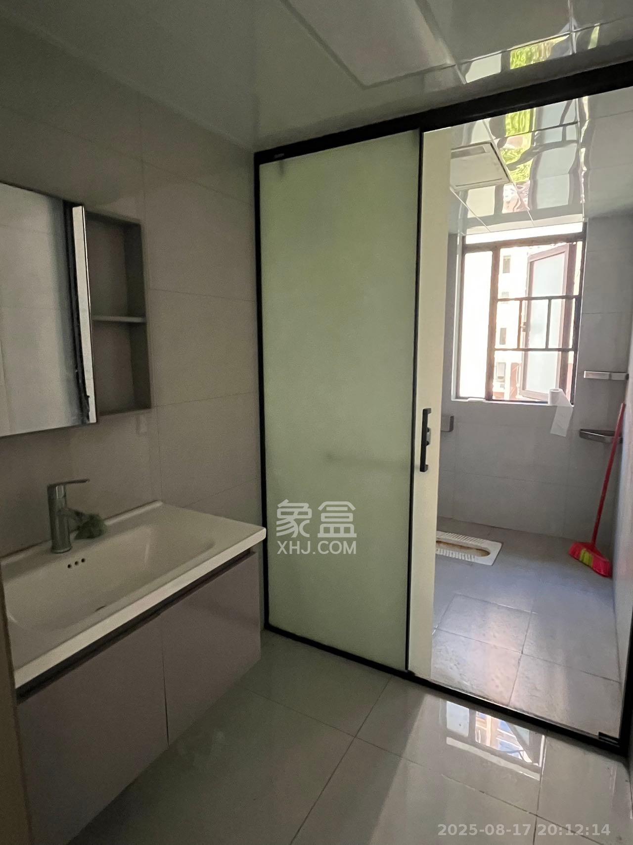 先锋新宇  3室2厅2卫   2500.00元/月室内图