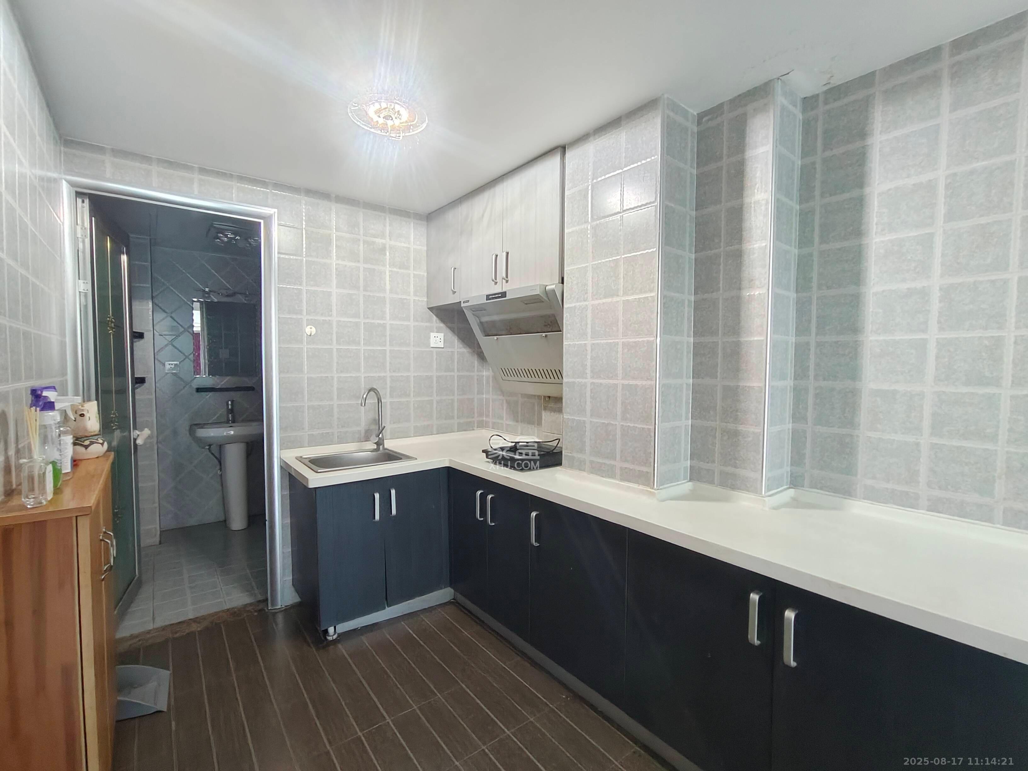 融圣国际 1室2厅1卫 2400.0元/月 融圣国际 1室2厅1卫 2400.0元/月室内图