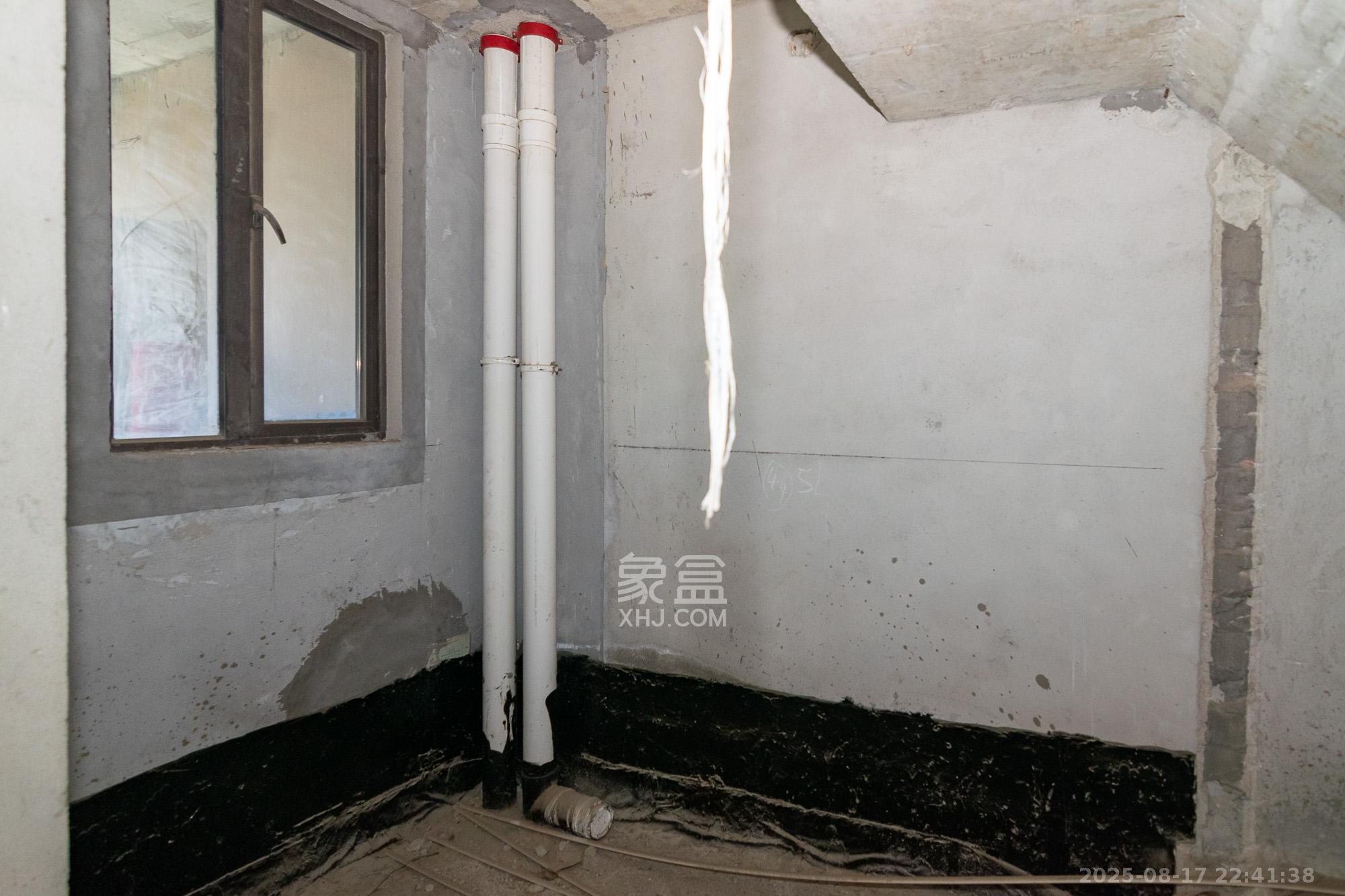 正荣财富中心  3室2厅2卫    72.8万 正荣财富中心  3室2厅2卫    72.8万卫生间