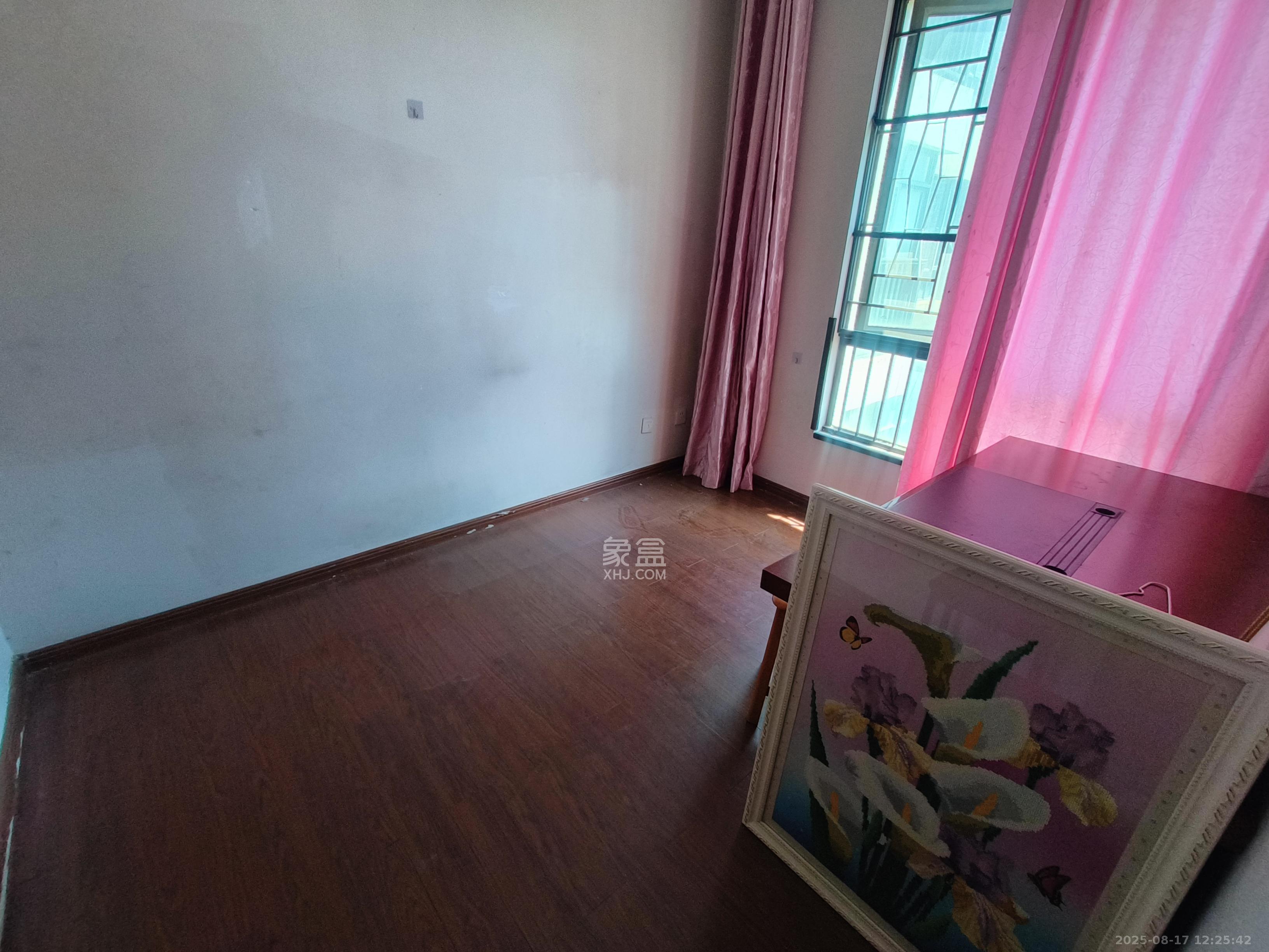 万科城 3室2厅1卫 2500.0元/月 万科城 3室2厅1卫 2500.0元/月室内图