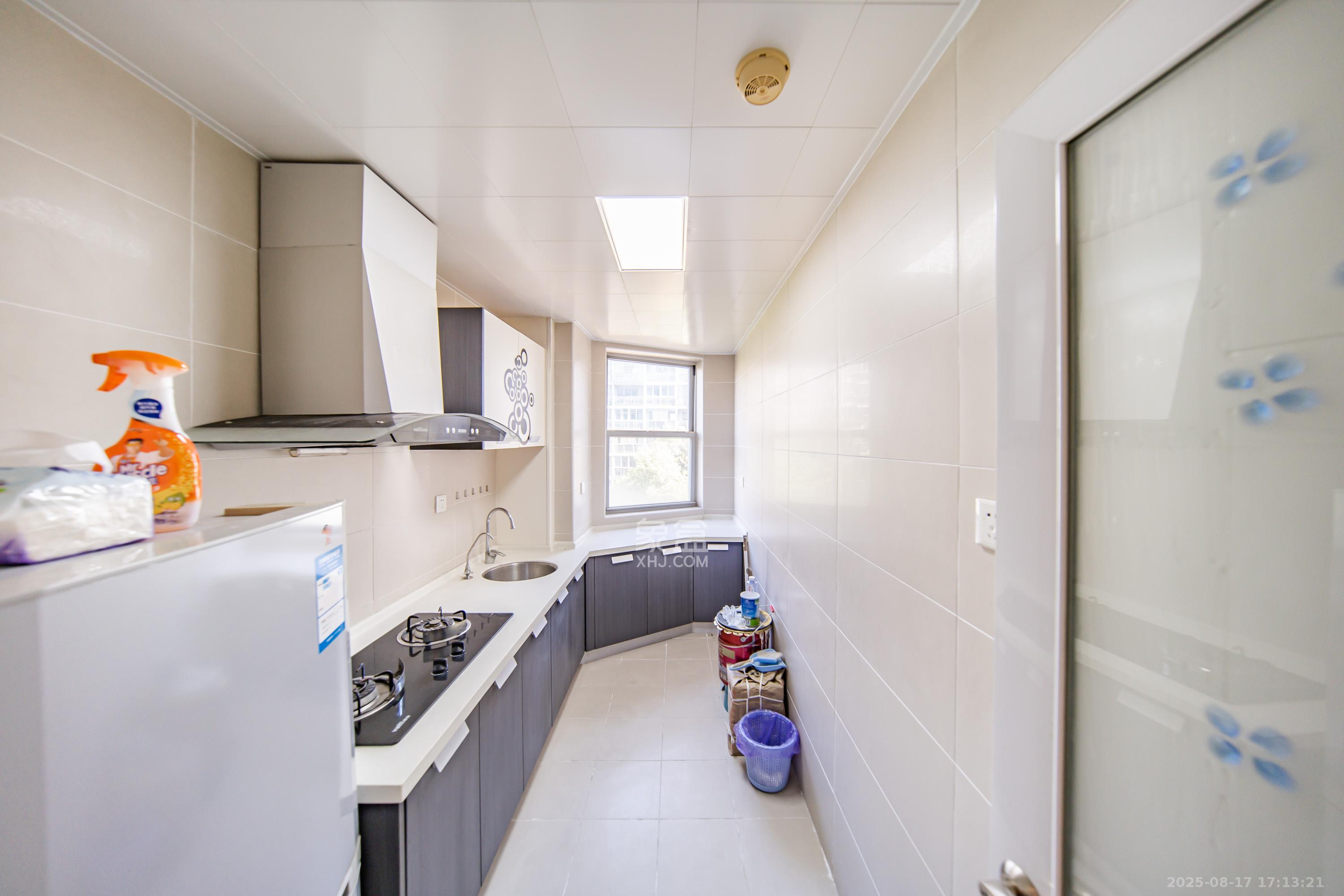 阳光100二期  2室2厅1卫    70.0万厨房