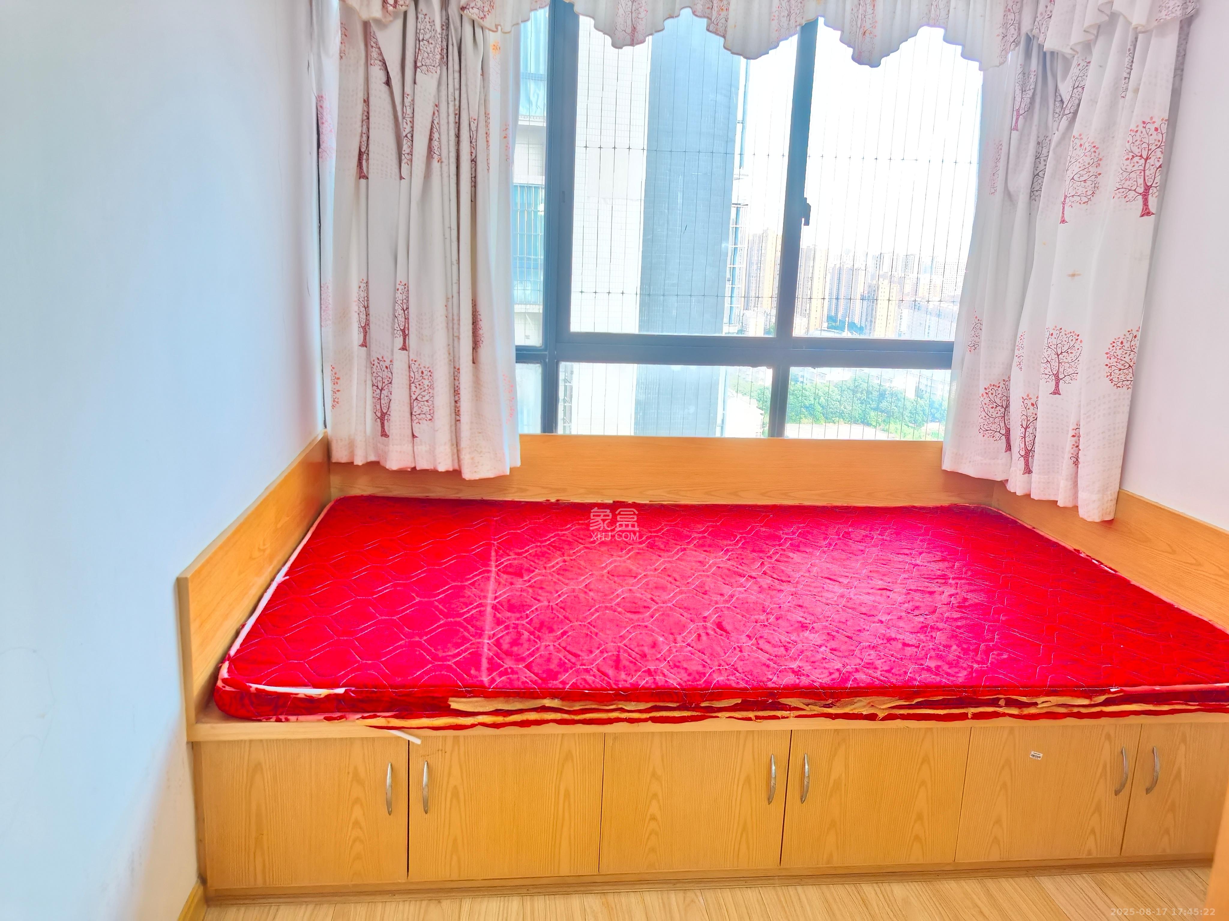 城南故事家园  3室1厅1卫    2000.0元/月 城南故事家园  3室1厅1卫    2000.0元/月室内图