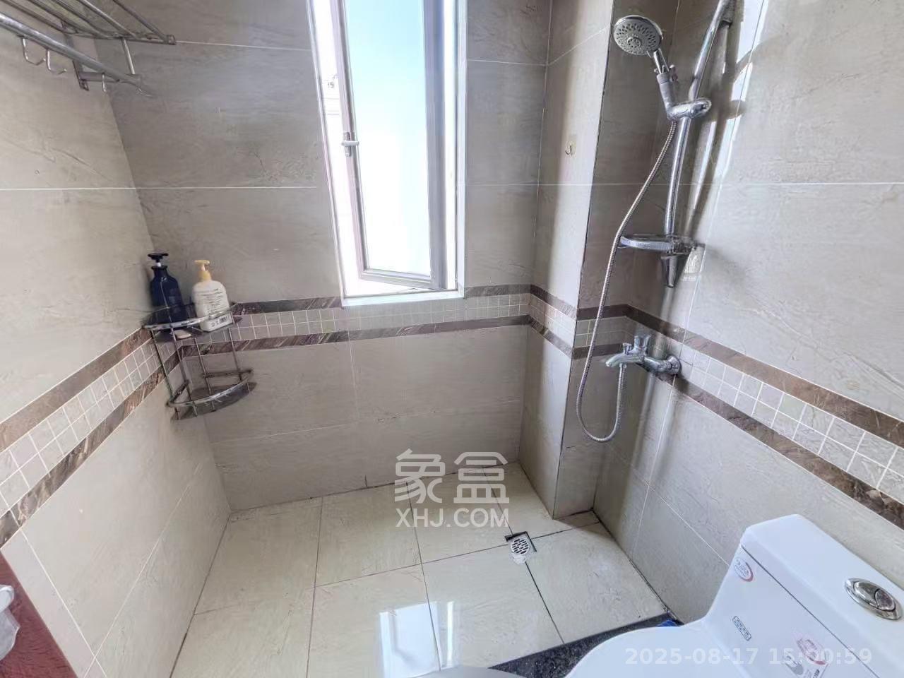 南山雍江汇(滨江国际新城) 4室2厅2卫 5000.00元/月 南山雍江汇(滨江国际新城) 4室2厅2卫 5000.00元/月室内图