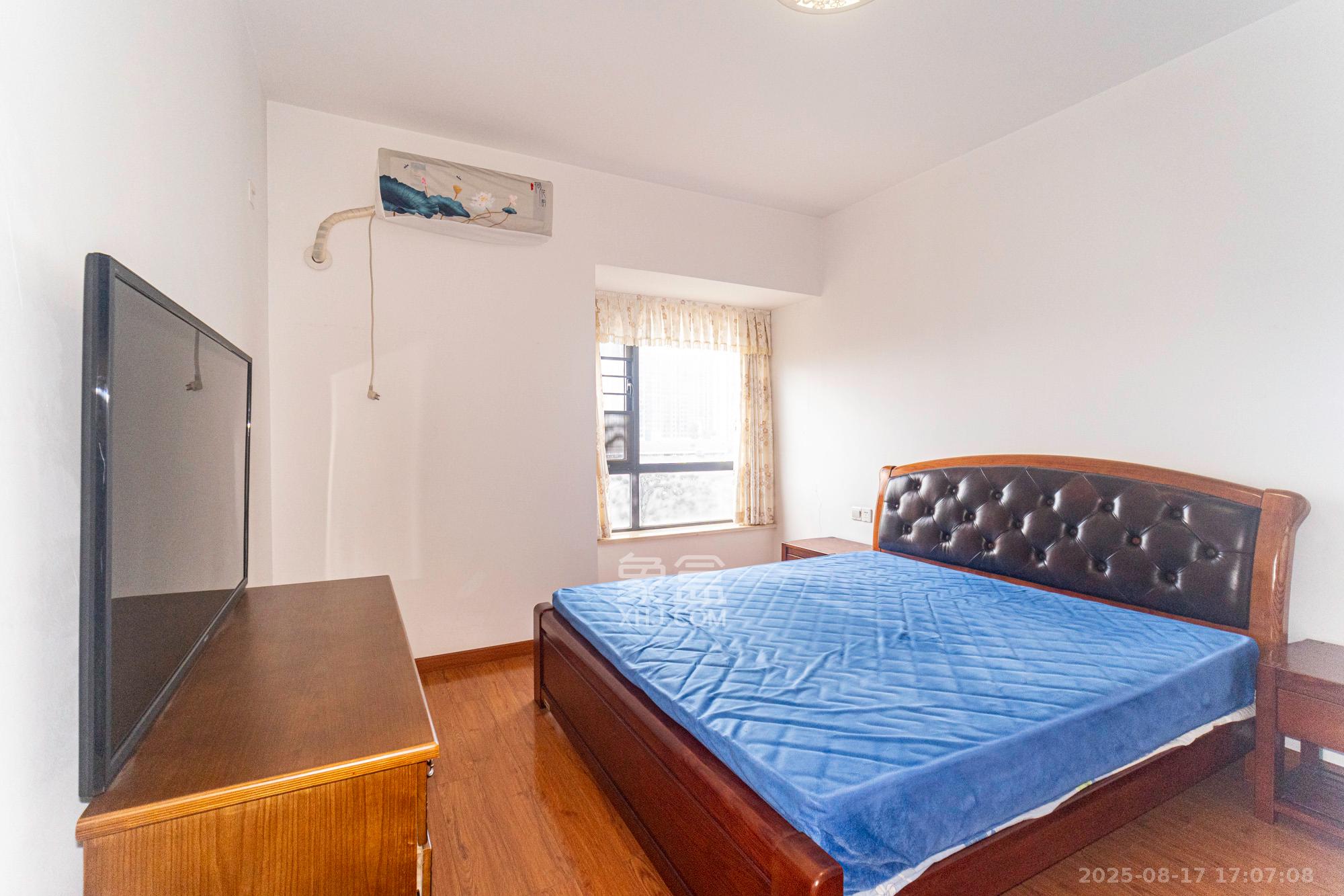 盛地尊域 4室2厅2卫 77.8万 盛地尊域 4室2厅2卫 77.8万卧室