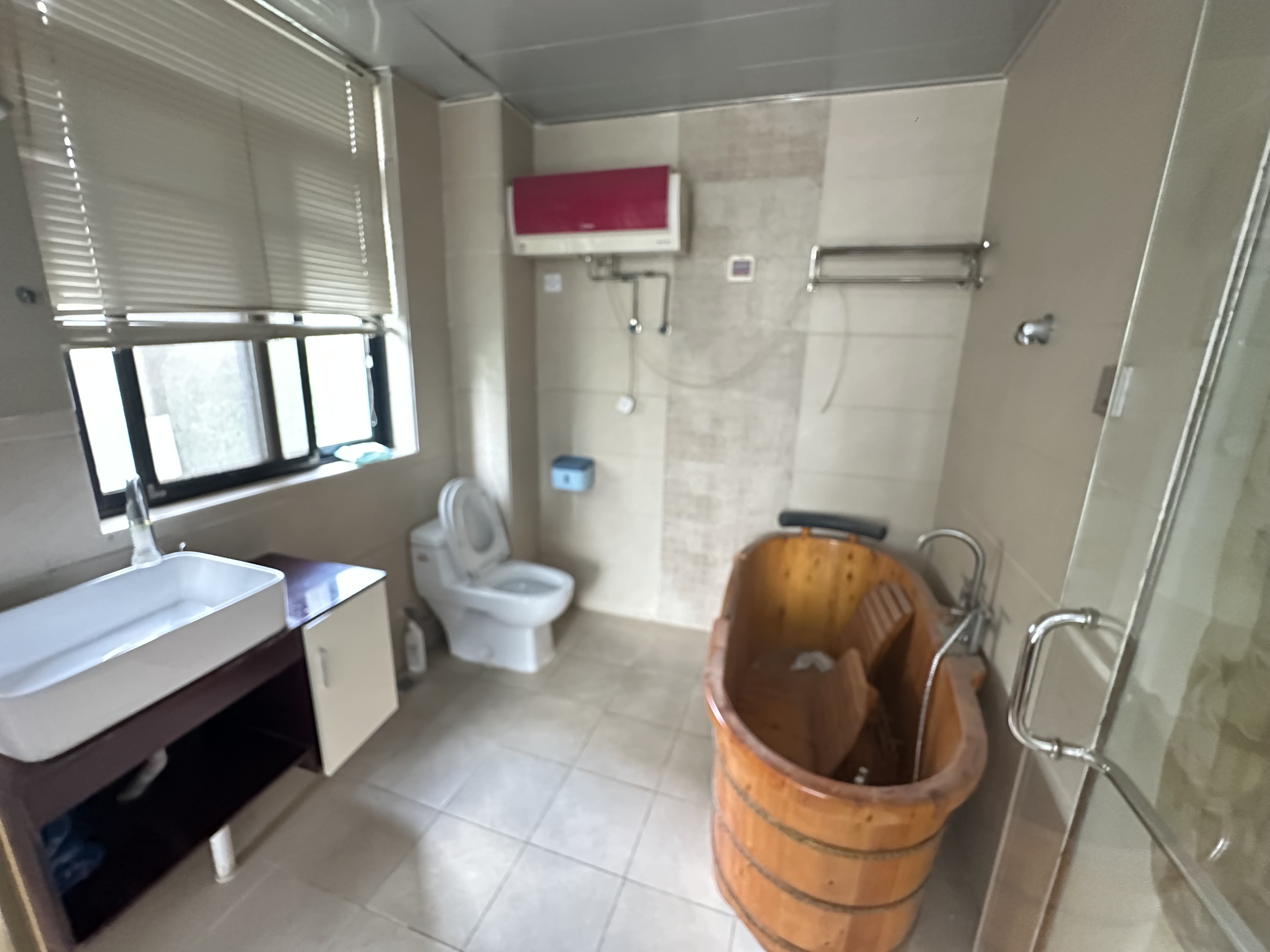 金凤滩家园 3室2厅2卫 2400.0元/月 金凤滩家园 3室2厅2卫 2400.0元/月户型图