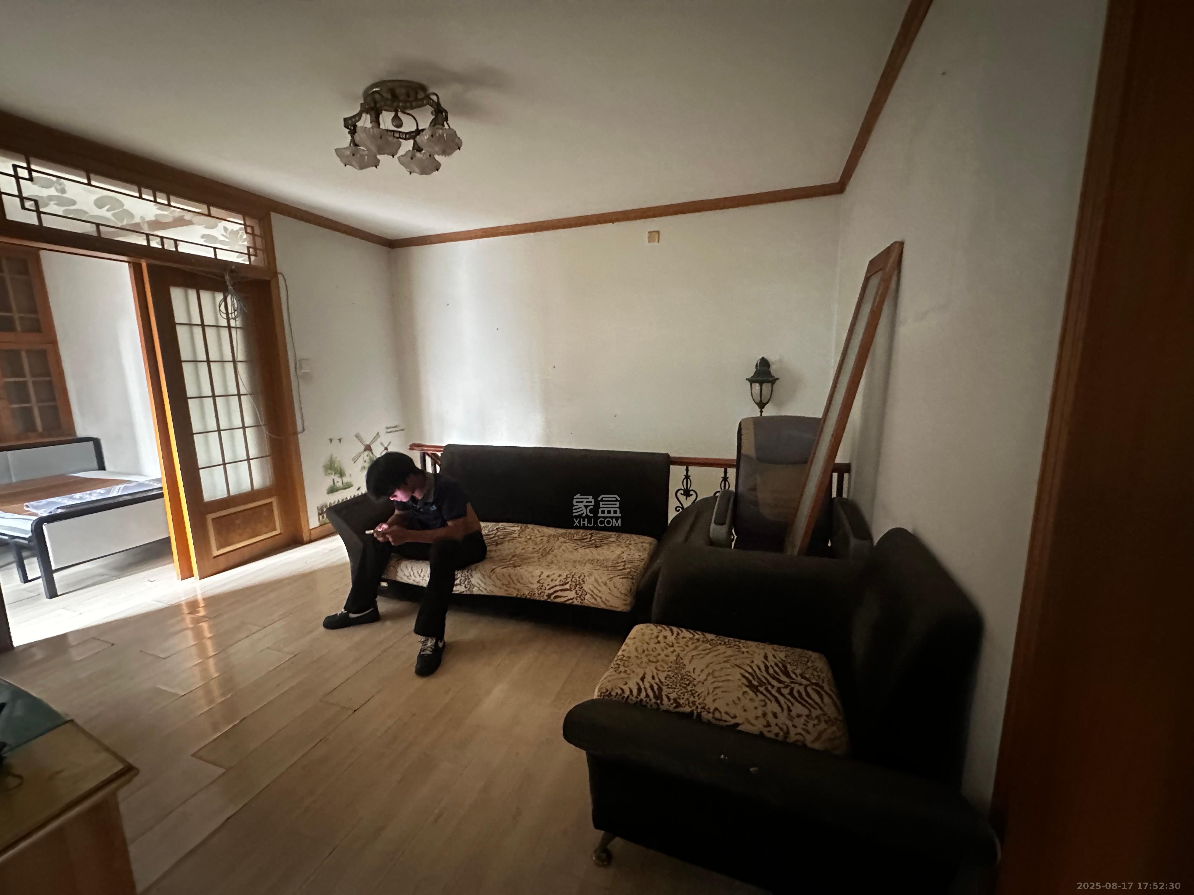 南建公寓 5室2厅2卫 3000.0元/月 南建公寓 5室2厅2卫 3000.0元/月室内图