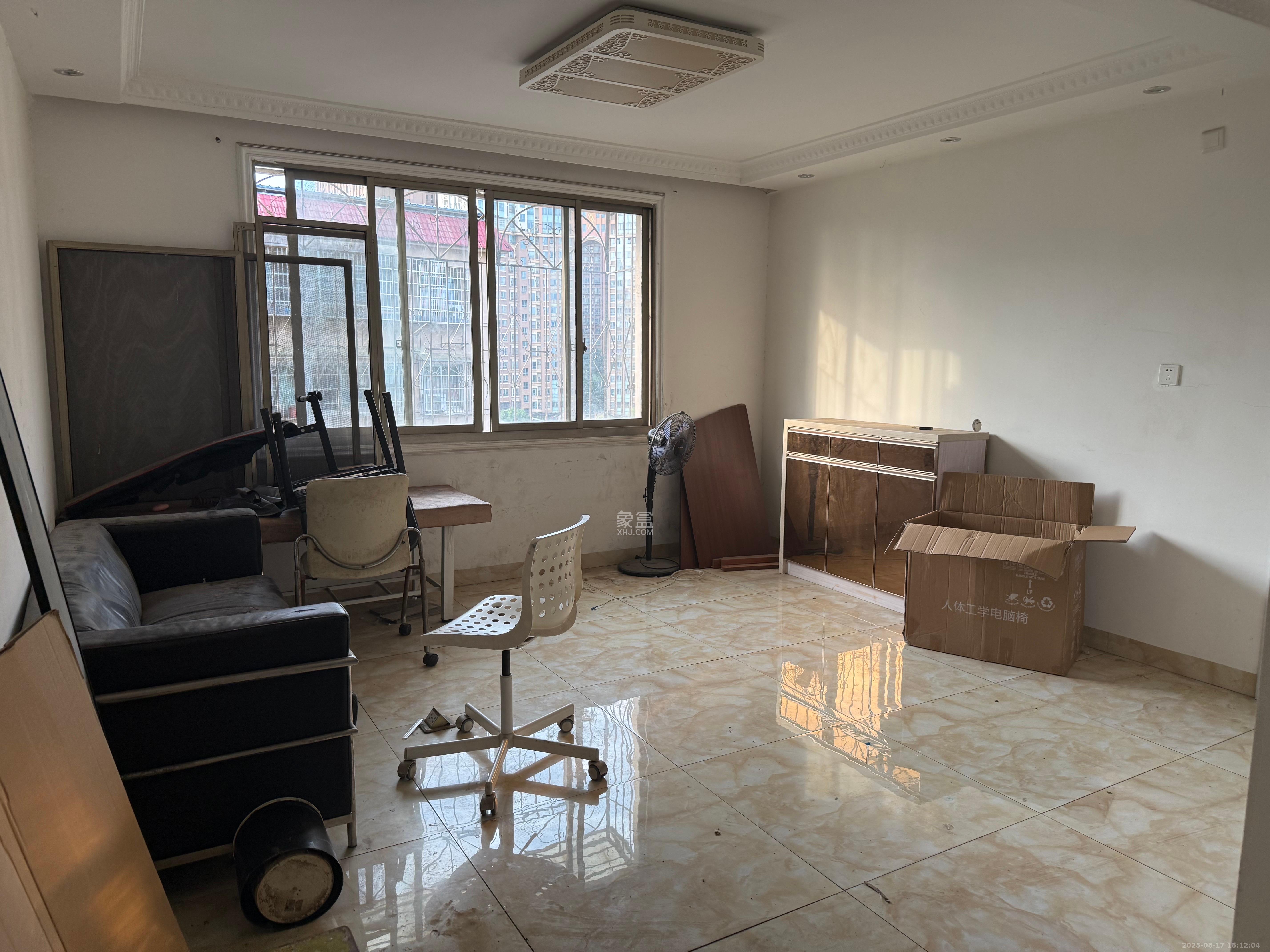 兰景花园 3室2厅1卫 1700.0元/月 兰景花园 3室2厅1卫 1700.0元/月室内图