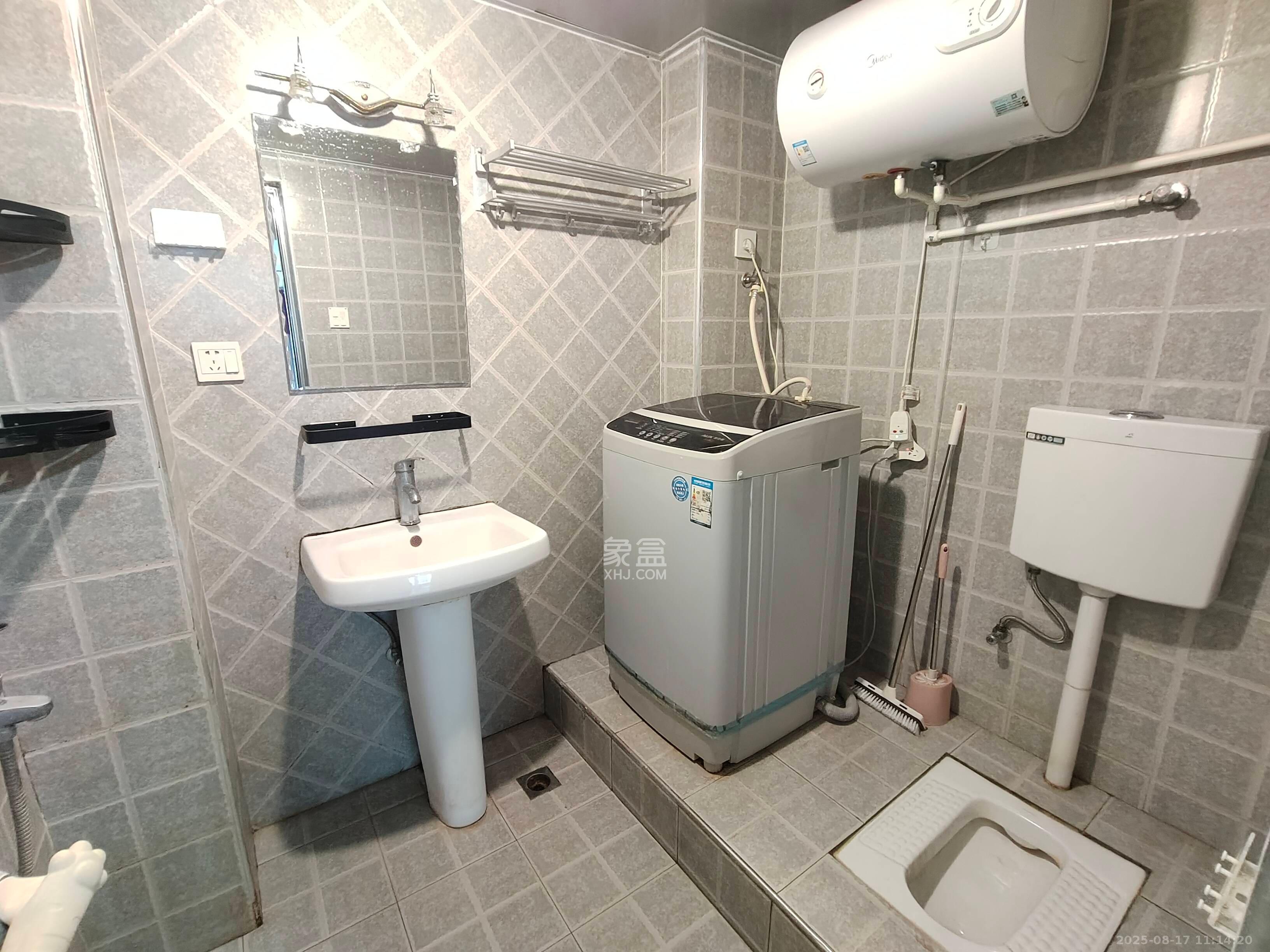 融圣国际 1室2厅1卫 2400.0元/月 融圣国际 1室2厅1卫 2400.0元/月室内图