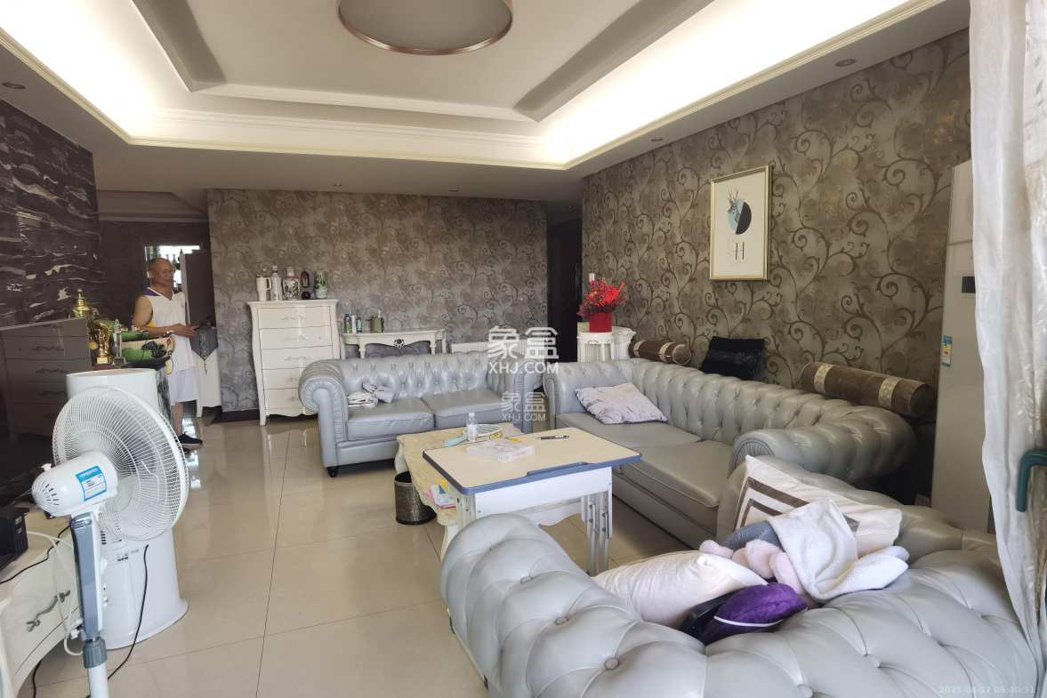 恒大华府  4室2厅2卫    4200.0元/月 恒大华府  4室2厅2卫    4200.0元/月室内图