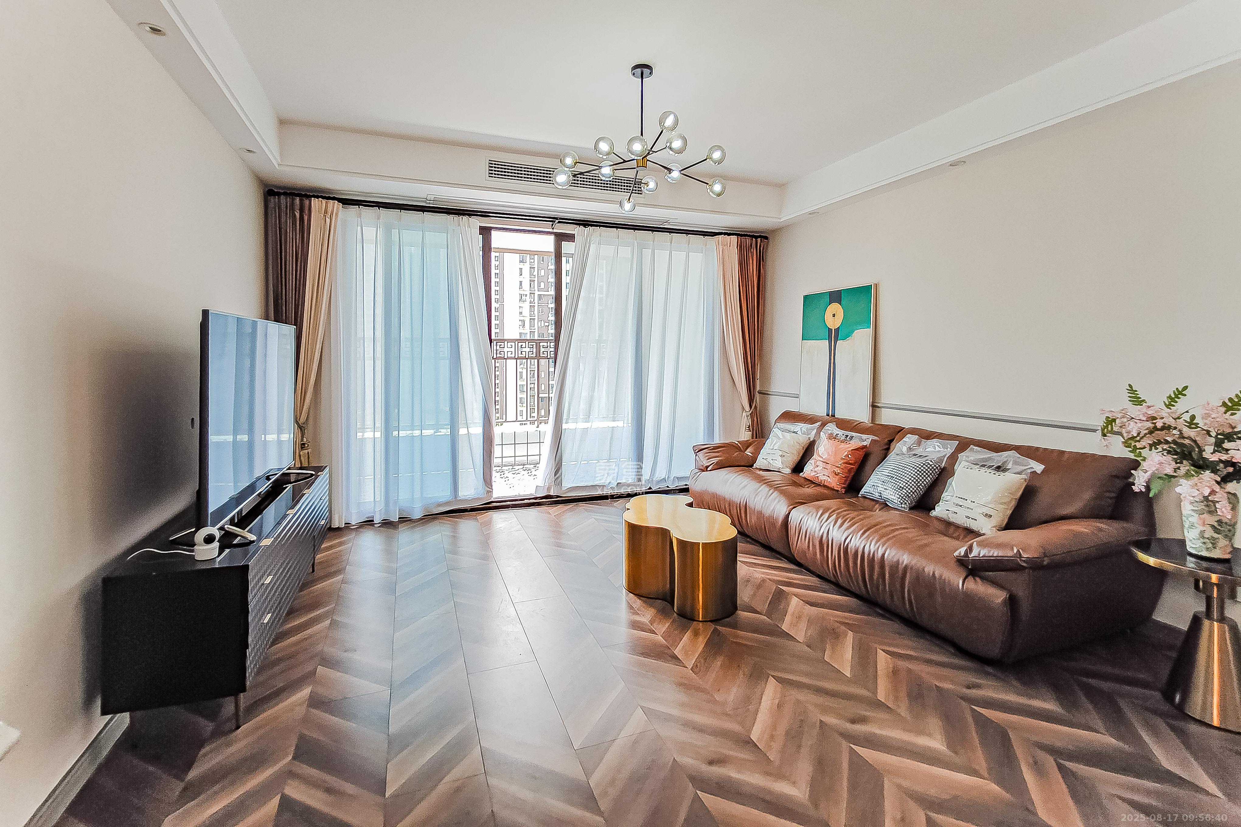 建发央玺(建发泱玺雅苑) 4室2厅2卫 320.0万 建发央玺(建发泱玺雅苑) 4室2厅2卫 320.0万客厅