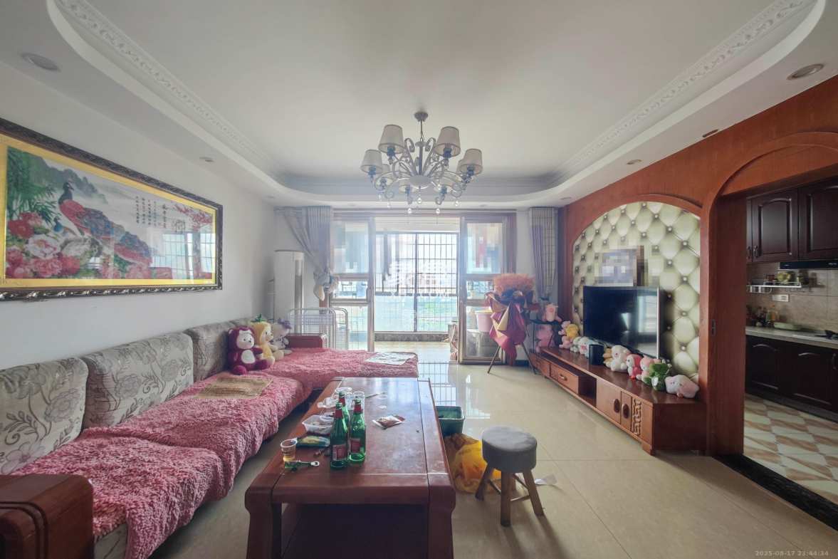 新盛珑璟台 4室2厅2卫 99.0万 新盛珑璟台 4室2厅2卫 99.0万客厅