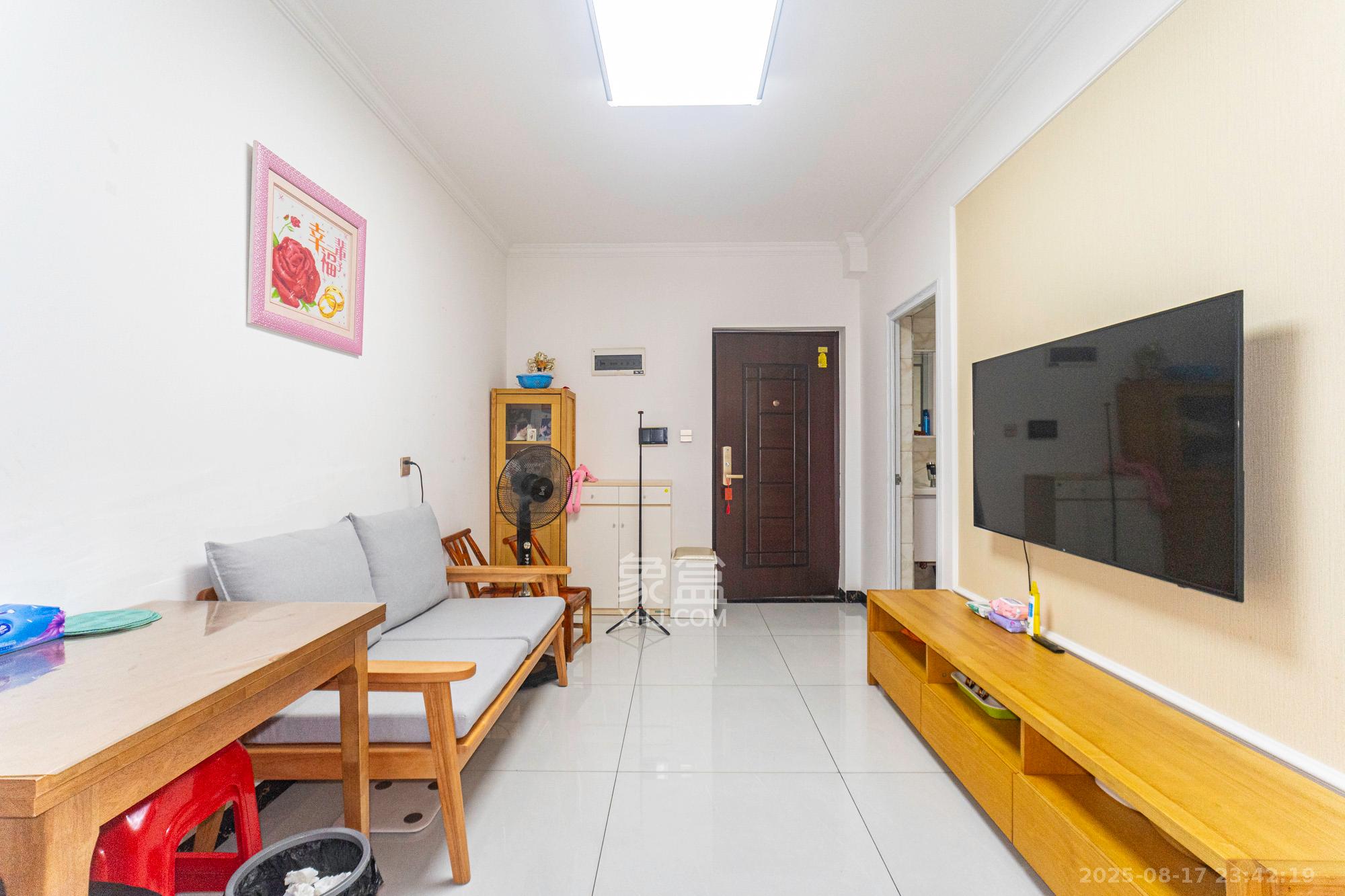 恒基凯旋门三期  2室2厅1卫    45.0万客厅