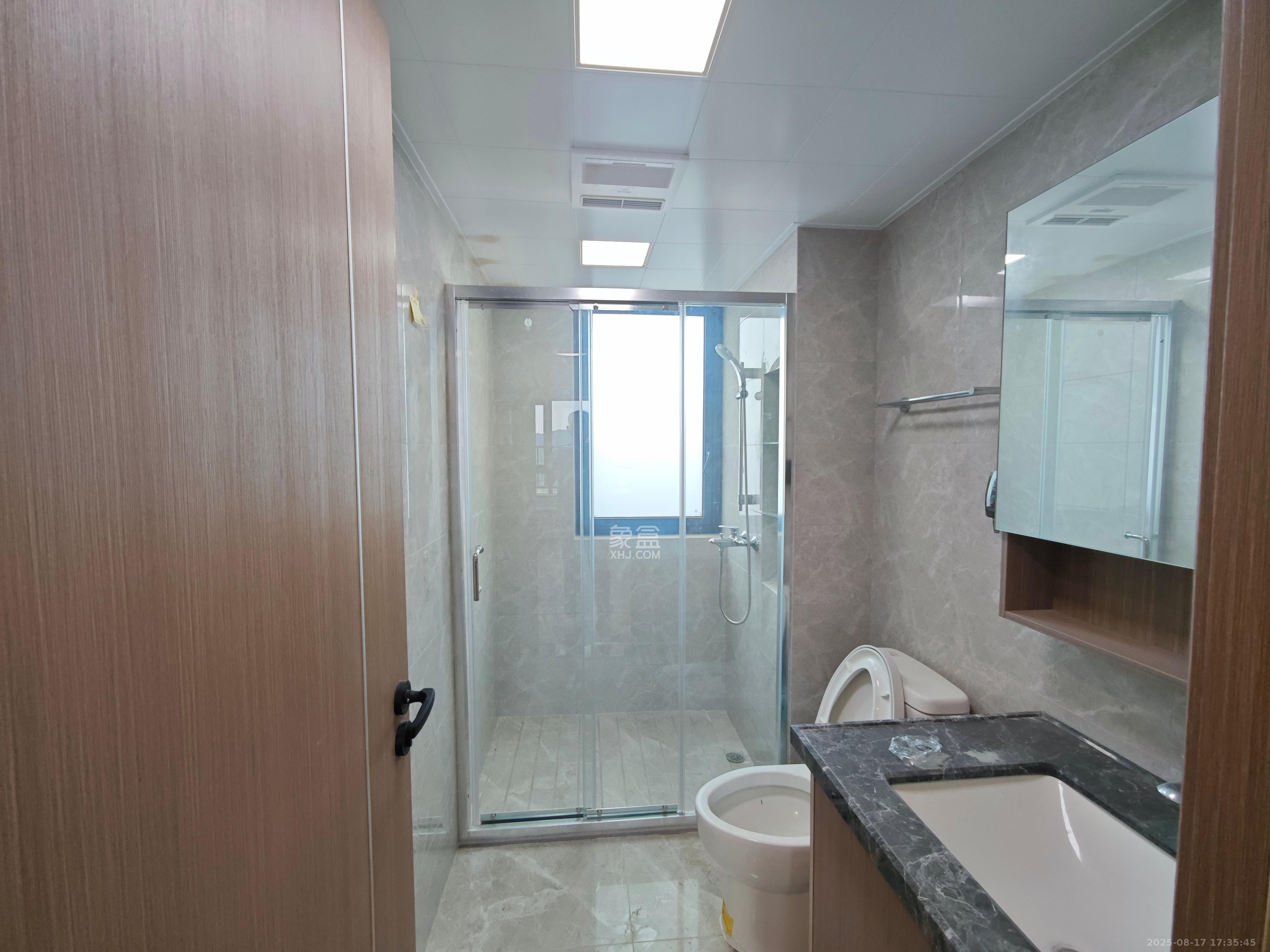 中海麓山境北区 4室2厅2卫 2700.0元/月 中海麓山境北区 4室2厅2卫 2700.0元/月室内图