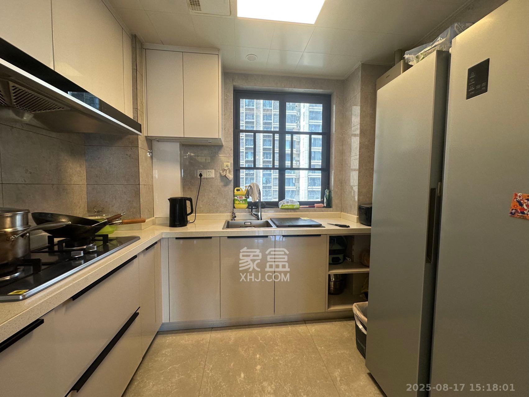 龙湖铂金中心(龙湖春江郦城) 3室2厅2卫 5600.0元/月 龙湖铂金中心(龙湖春江郦城) 3室2厅2卫 5600.0元/月室内图