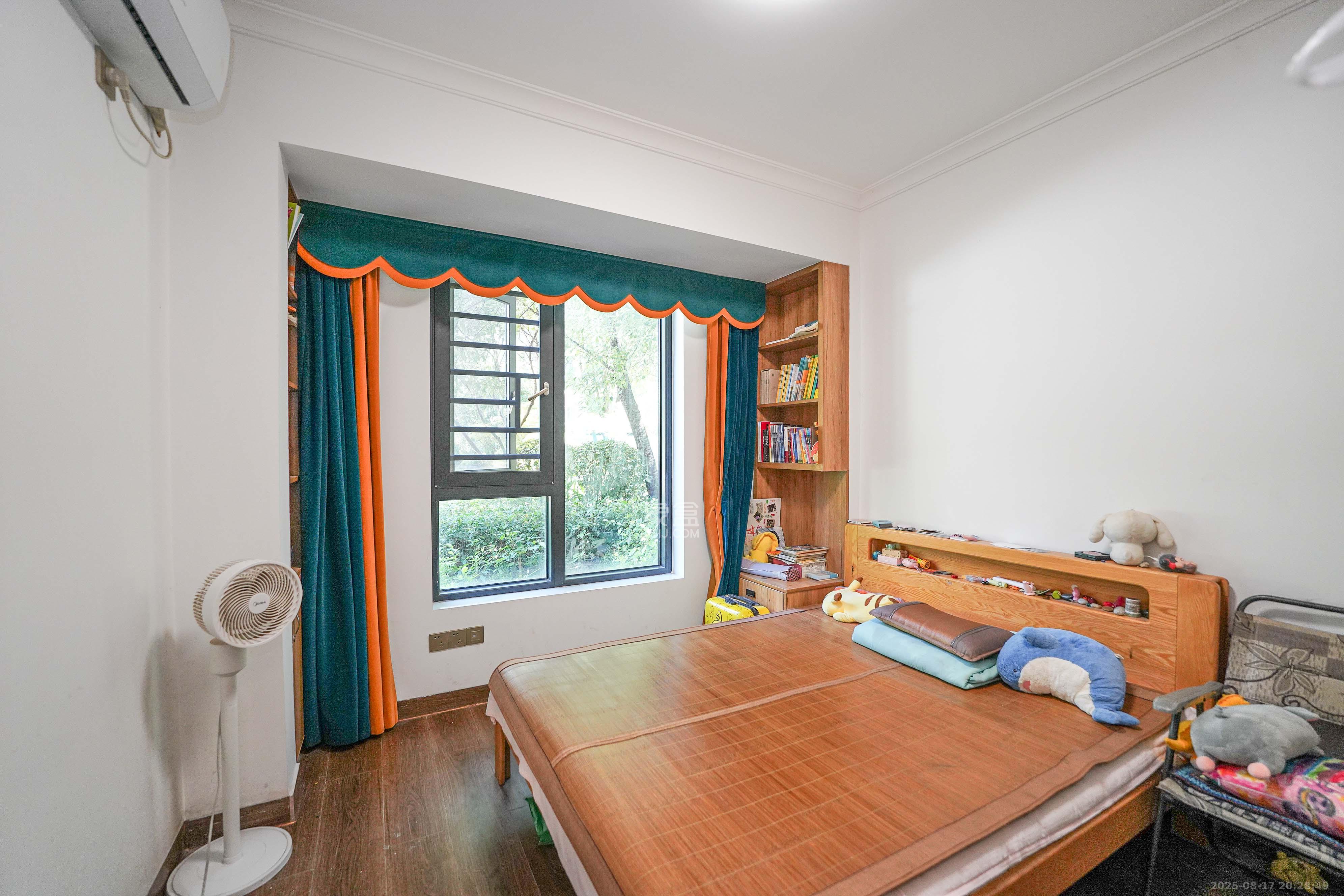 五矿万境蓝山 4室2厅2卫 139.0万 五矿万境蓝山 4室2厅2卫 139.0万卧室