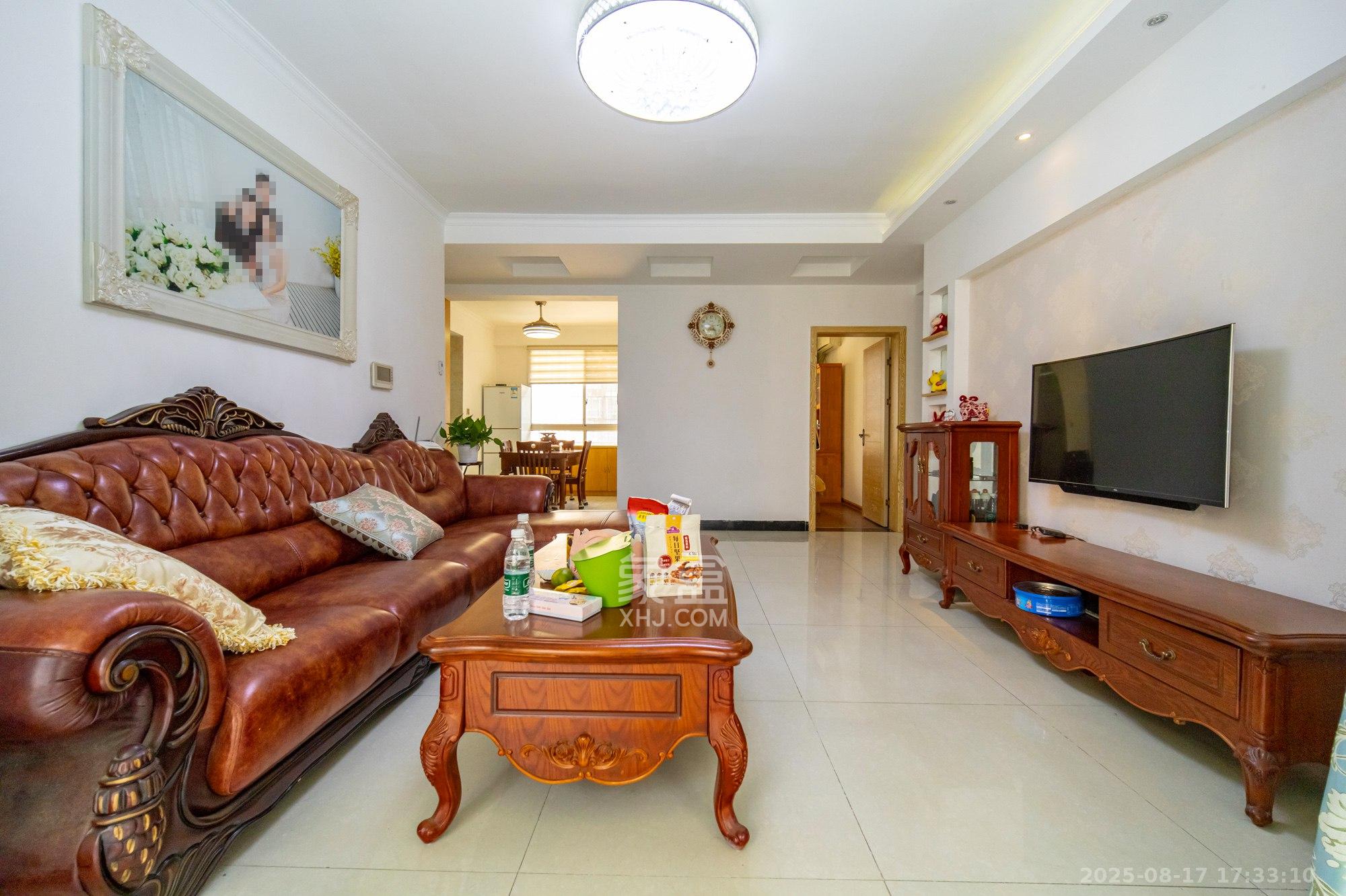 泊林晶城  3室2厅1卫    79.8万客厅