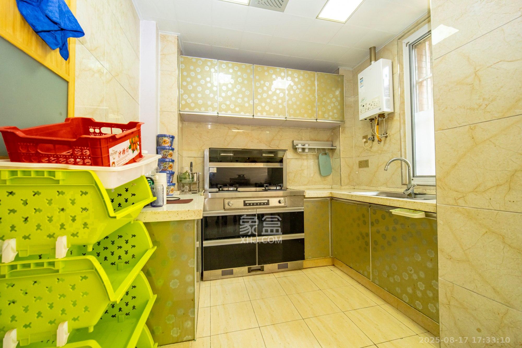 泊林晶城  3室2厅1卫    79.8万厨房