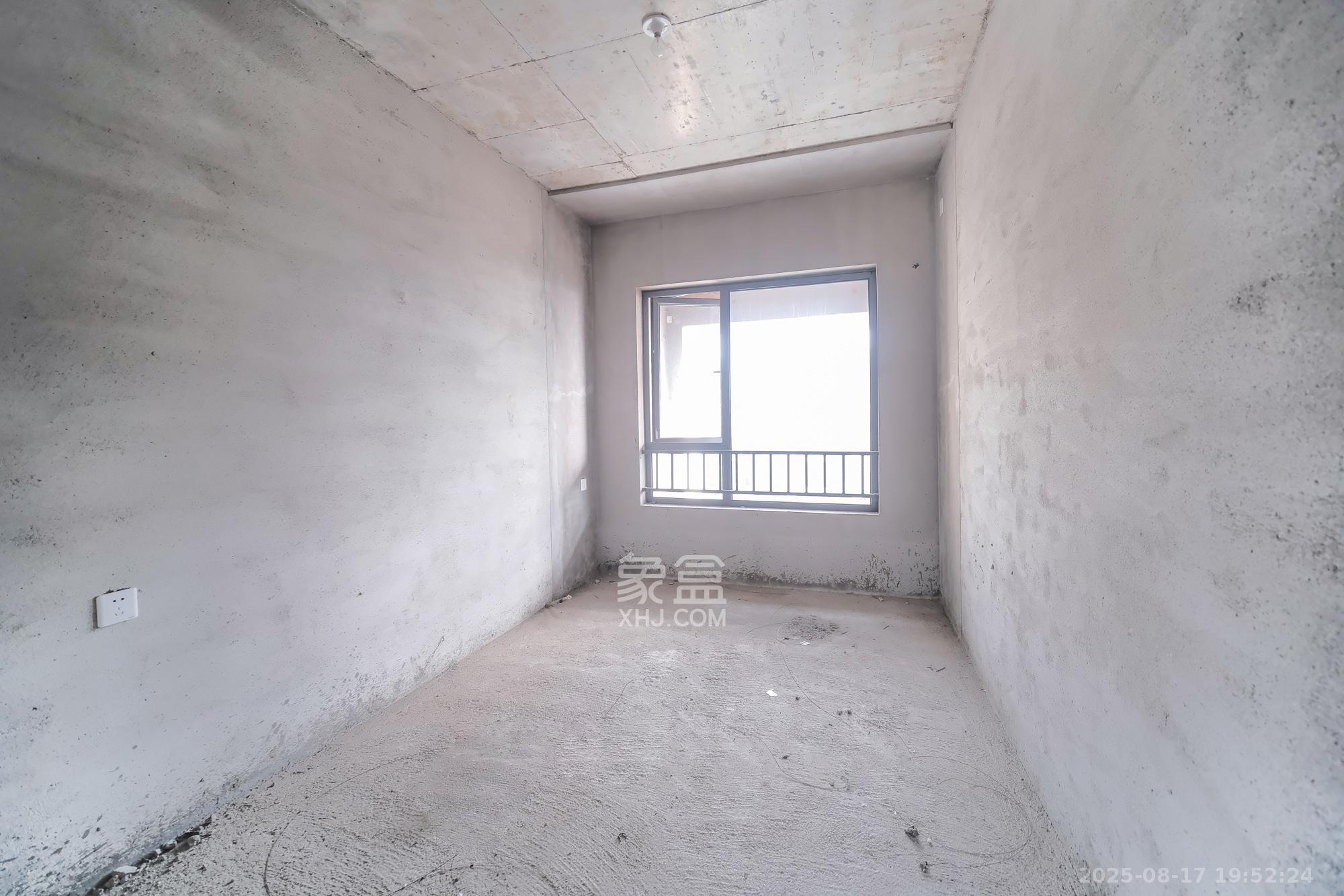 荣盛城 4室2厅2卫 85.8万 荣盛城 4室2厅2卫 85.8万卧室