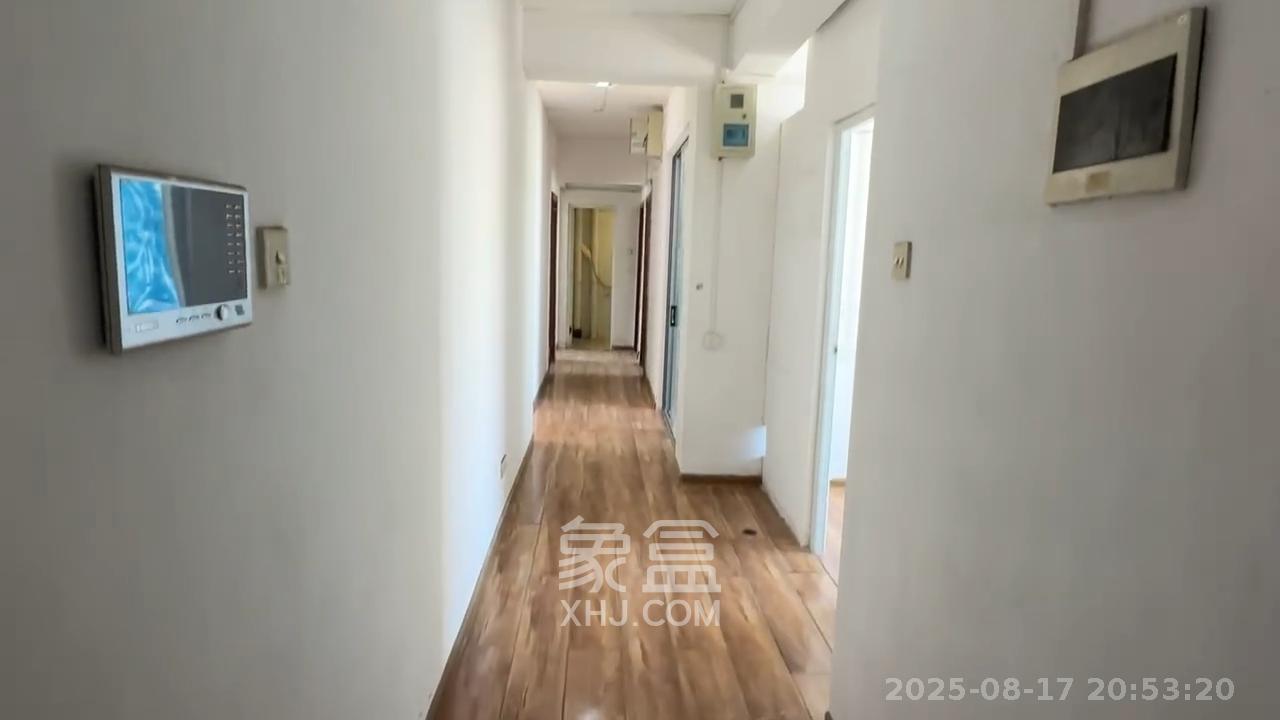 滨江君悦香邸  3室2厅1卫    2600.0元/月 滨江君悦香邸  3室2厅1卫    2600.0元/月室内图