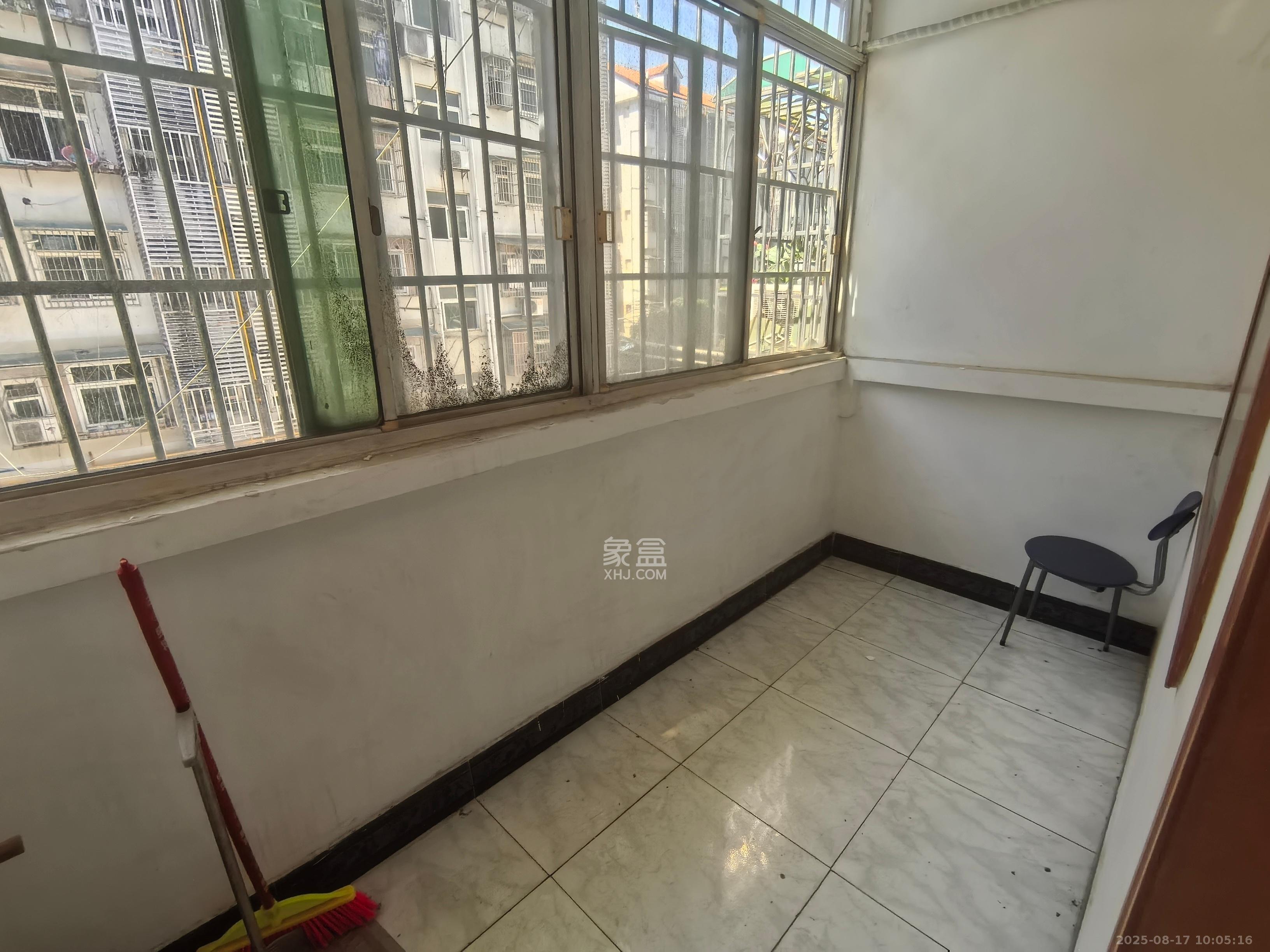 天心物业 1室1厅1卫 1500.0元/月 天心物业 1室1厅1卫 1500.0元/月室内图